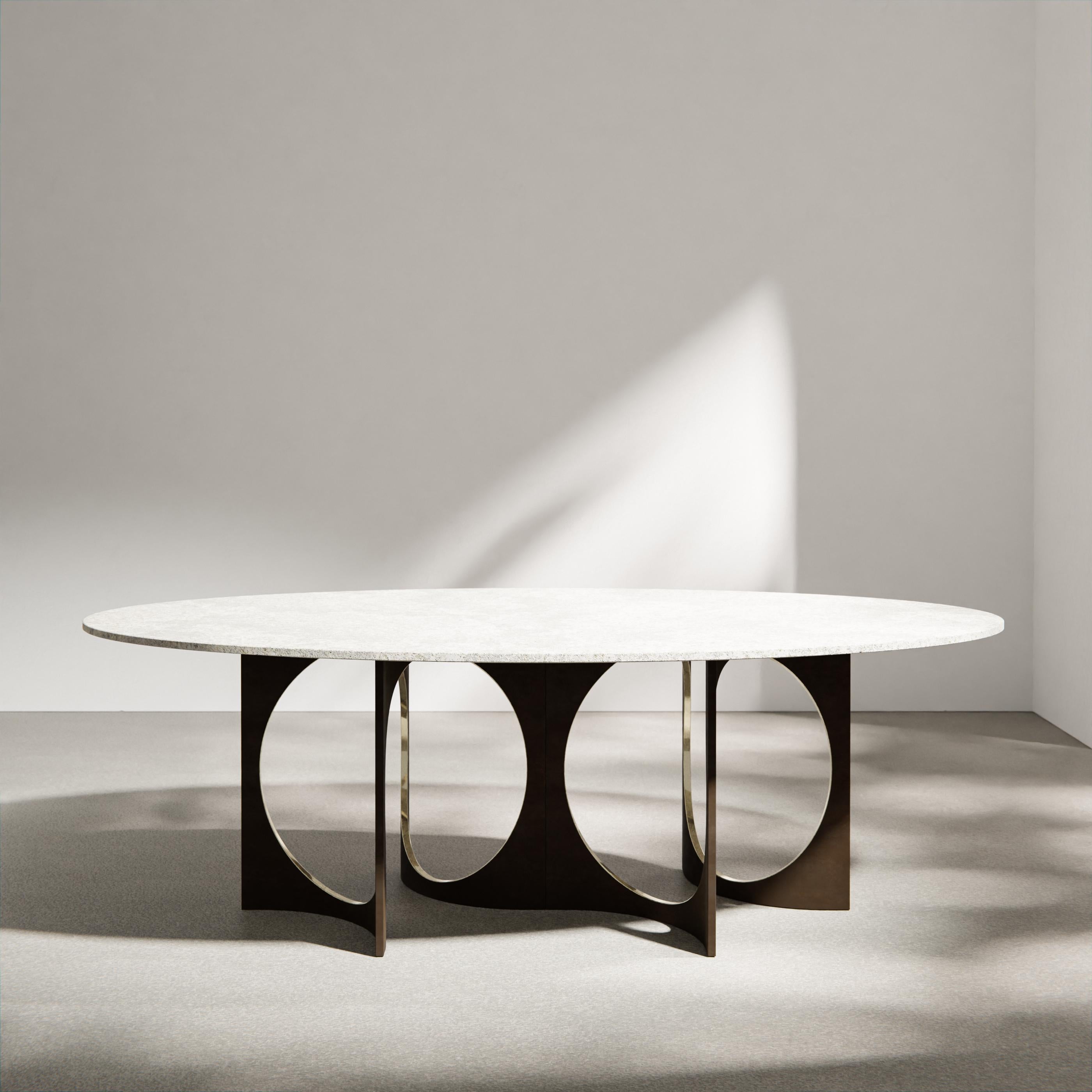 Postmoderne Table de salle à manger Ellipse Patina Fuga Duo avec plateau en pierre par Metamorphic Art Studio en vente