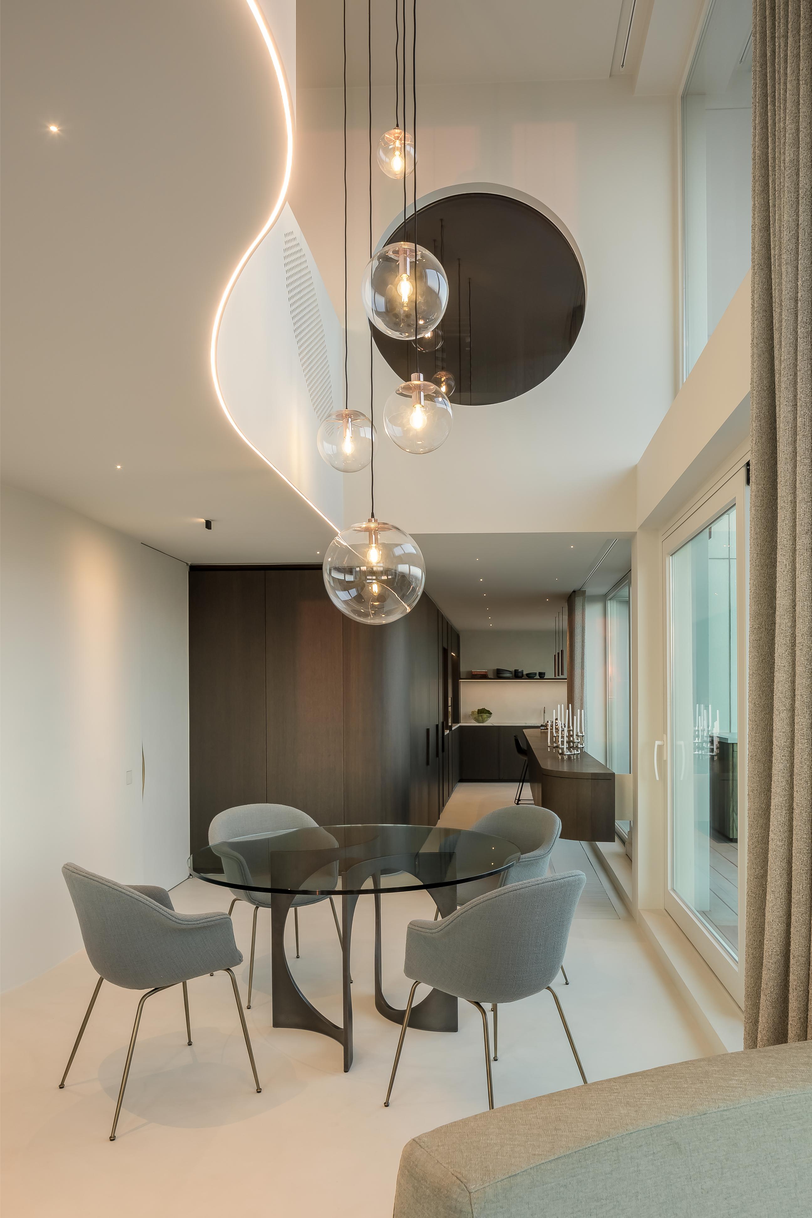 XXIe siècle et contemporain Ellipse Fuga Duo Console en bronze coulé et verre par Metamorphic Art Studio en vente