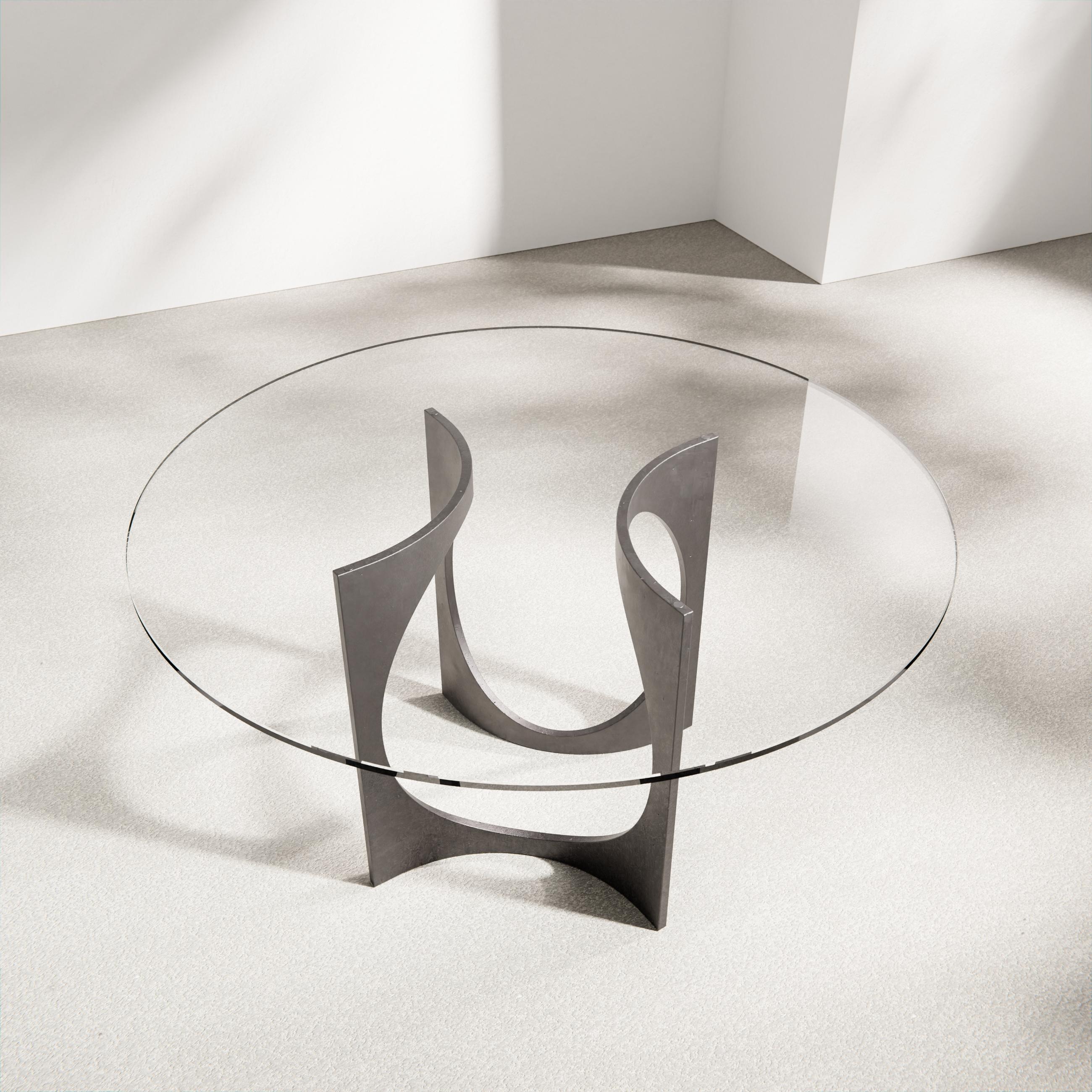 Postmoderne Table de salle à manger Fuga en fonte et plateau en verre par Metamorphic Art Studio en vente