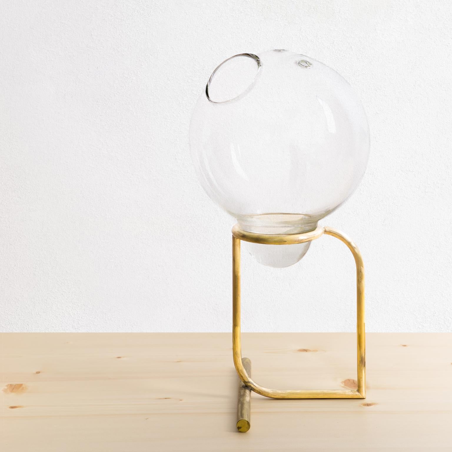 The “Fugu” vase is part of the project Ikebana for beginners, it is the translation of a concept that wants to confuse the limits of the function of a product with the emotional freedom generated by the user’s involvement. This is how objects that