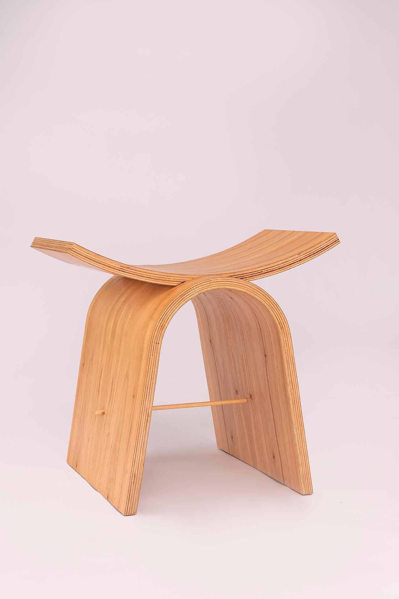 Fuji stool was created from the intersection of modern Scandinavian bend design and Japanese minimalism.

This curious source of inspiration came from the fact that, in many ways, the two strands touched on issues such as respect for raw materials