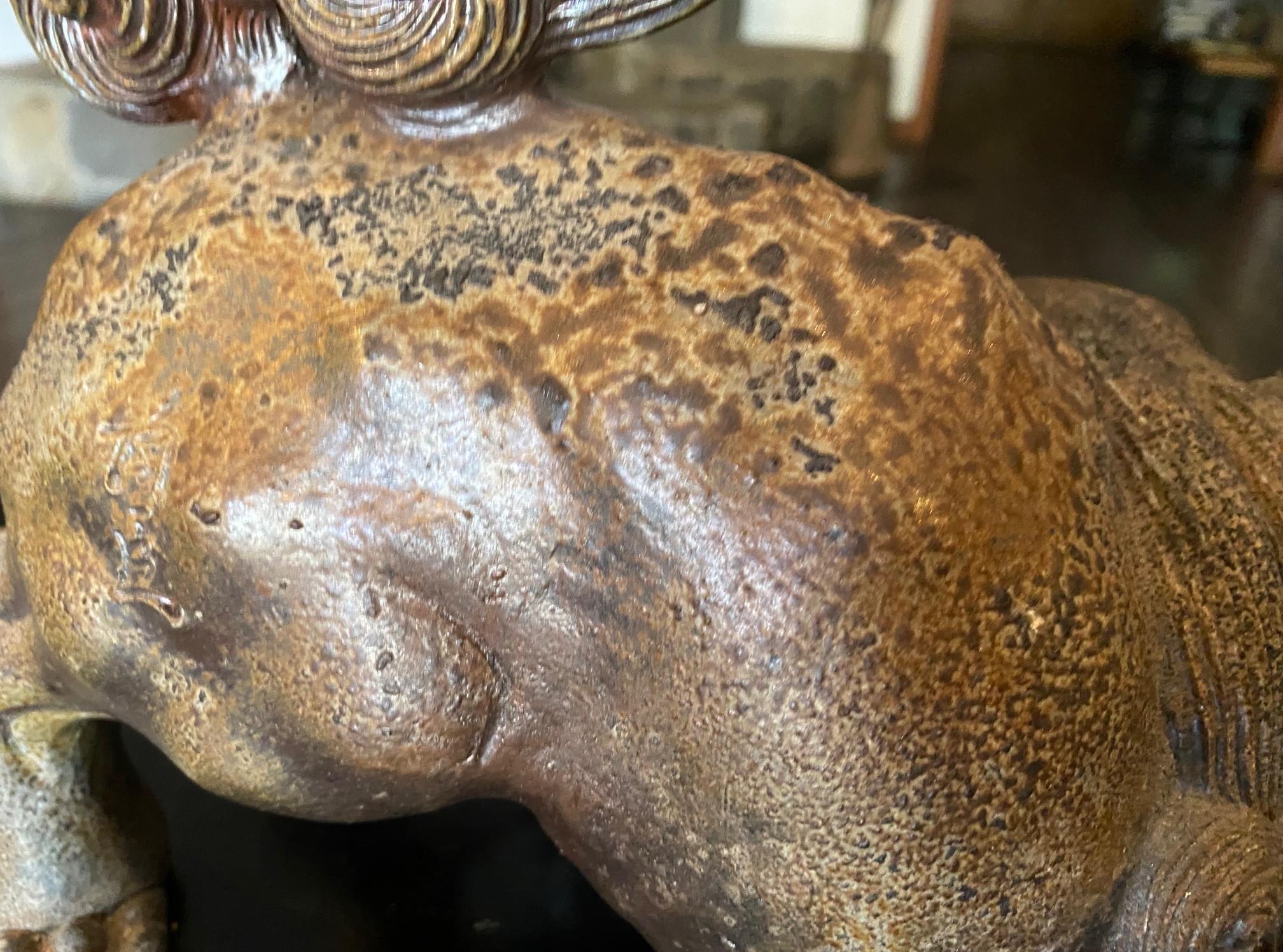 Fujiwara Tousai signiert japanische Bizen Ware Keramik Shishi Okimono Koro Skulptur im Angebot 2