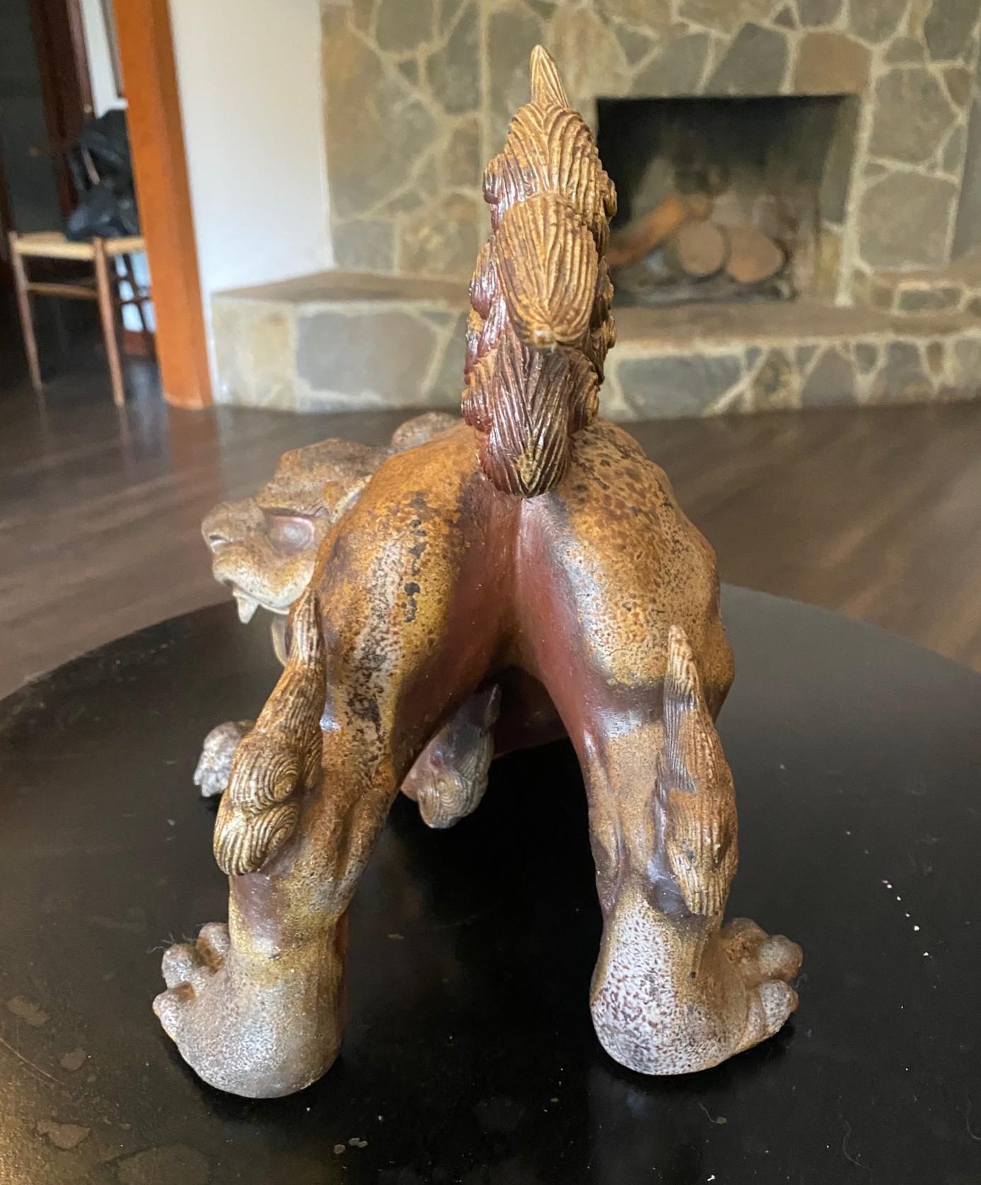 Fujiwara Tousai signiert japanische Bizen Ware Keramik Shishi Okimono Koro Skulptur im Zustand „Gut“ im Angebot in Studio City, CA