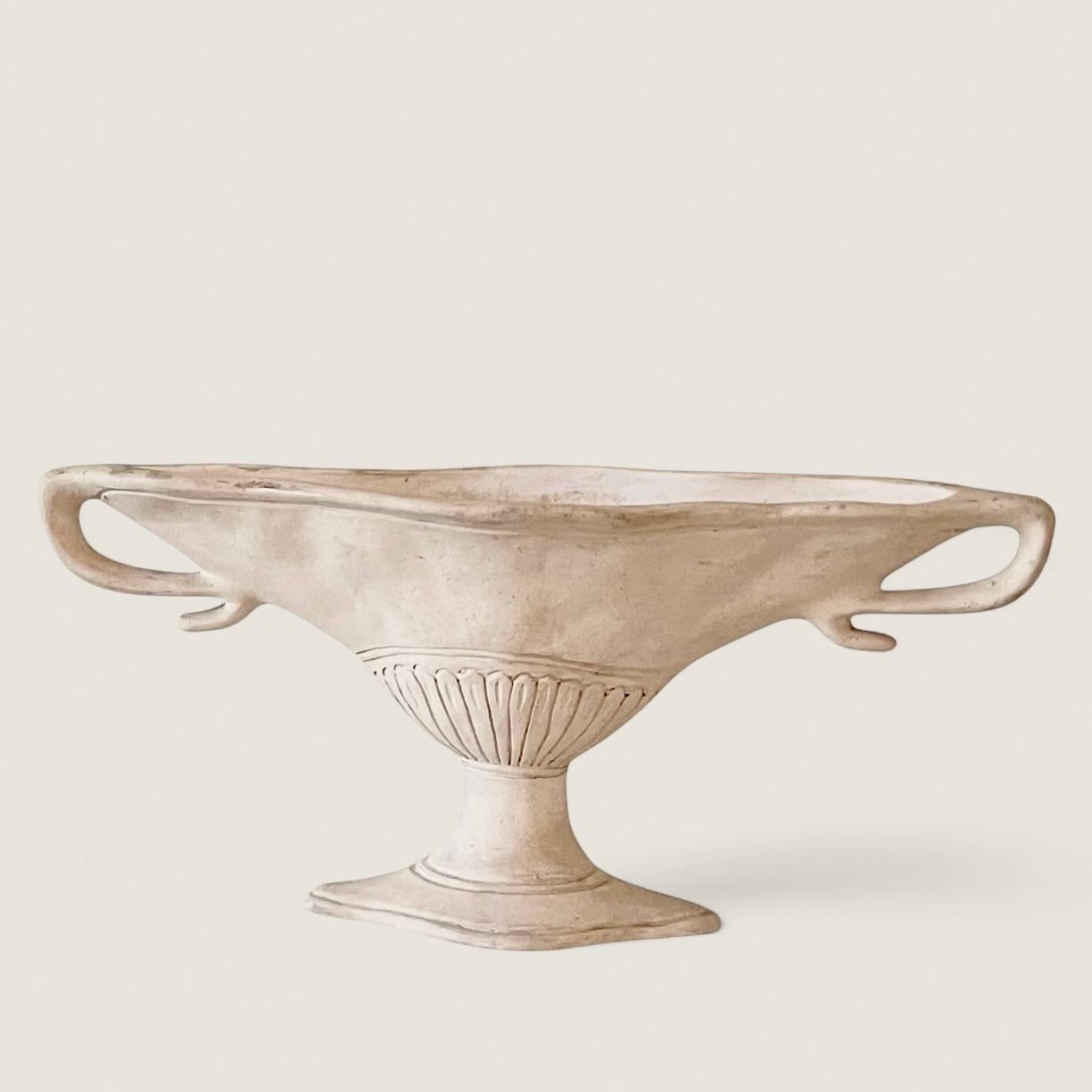 Milieu du XXe siècle Grand vase de cheminée de Fulham Pottery pour Constance Spry, vers 1930 en vente