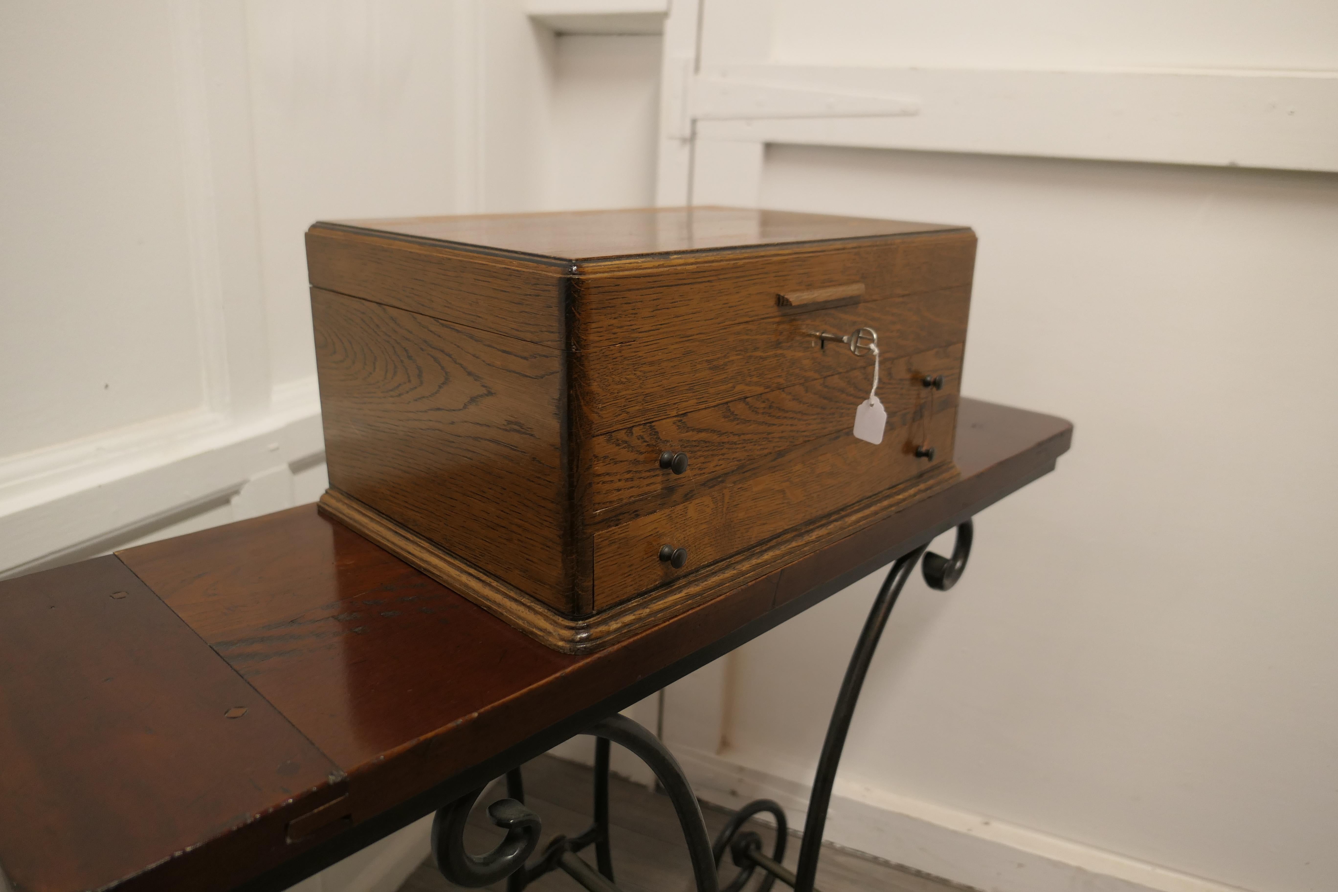 Full 2 Drawer Oak Ninety Six Piece Cutlery Canteen 

This is a good Quality Canteen, the canteen is full, there are 12 of Fish, Dessert and Table Forks and Knives, also Soup and Desert Spoons. These are made up from 2 different sets all of the