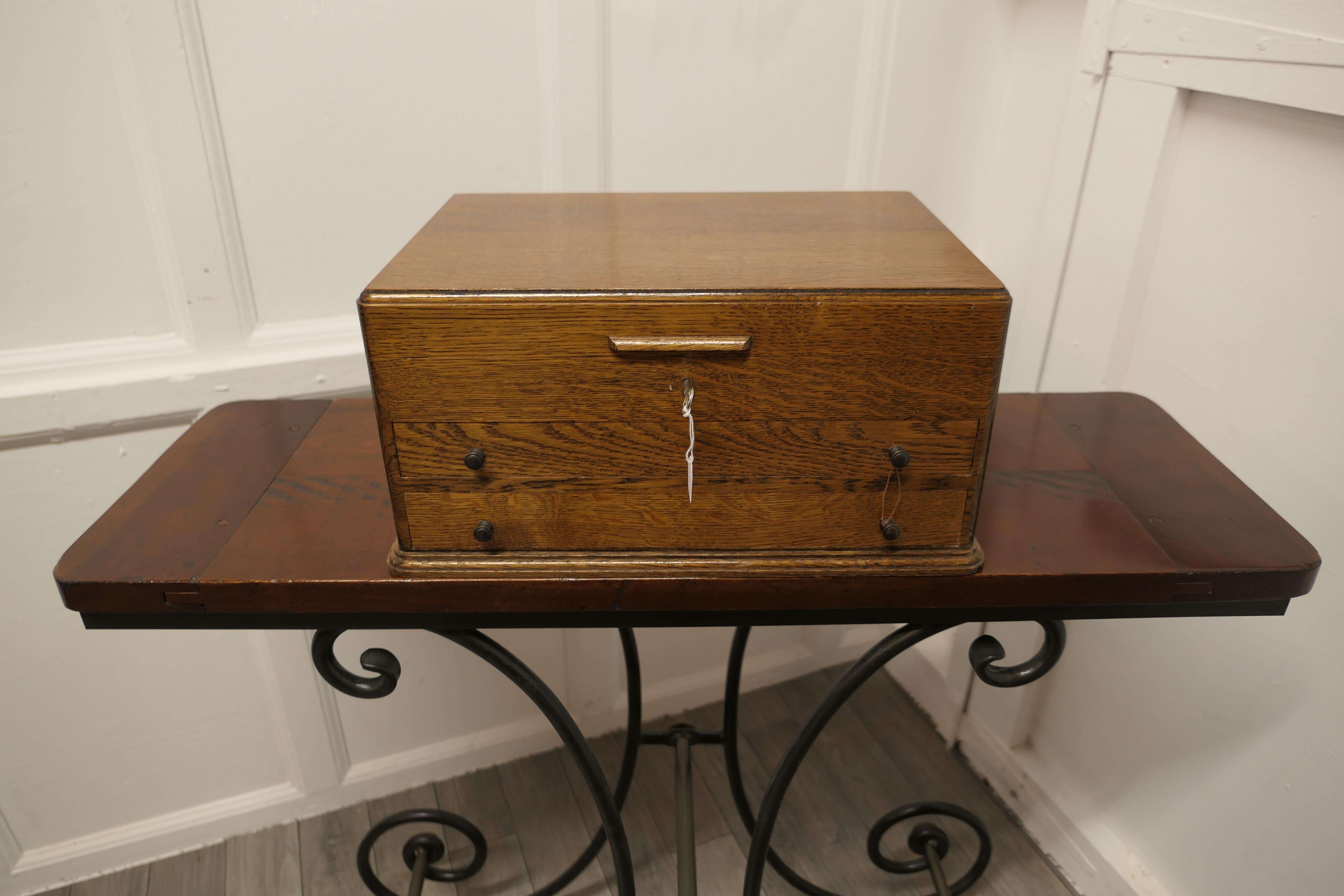 Full 2 Drawer Oak Ninety Six Piece Cutlery Canteen 2
