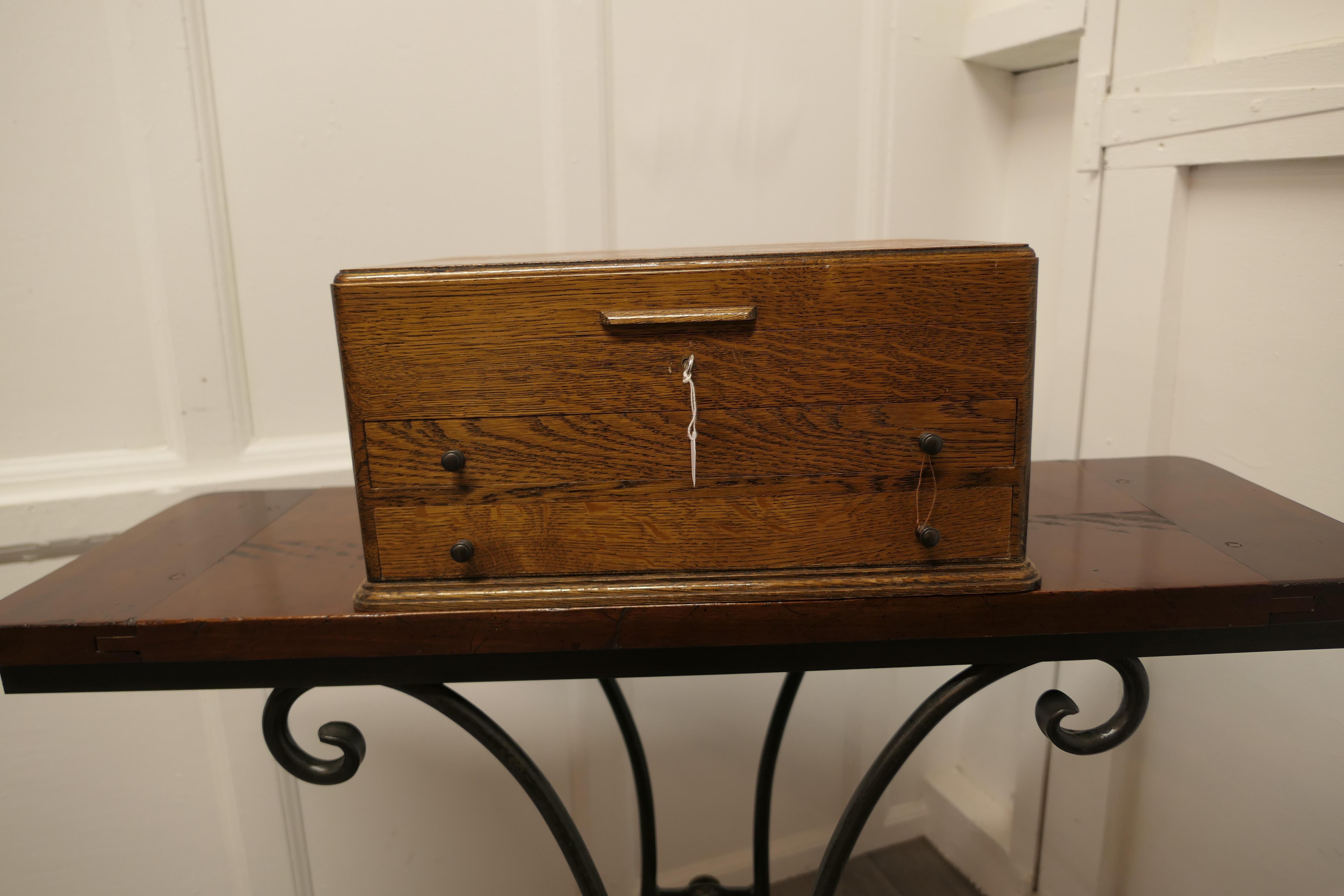 Full 2 Drawer Oak Ninety Six Piece Cutlery Canteen 4