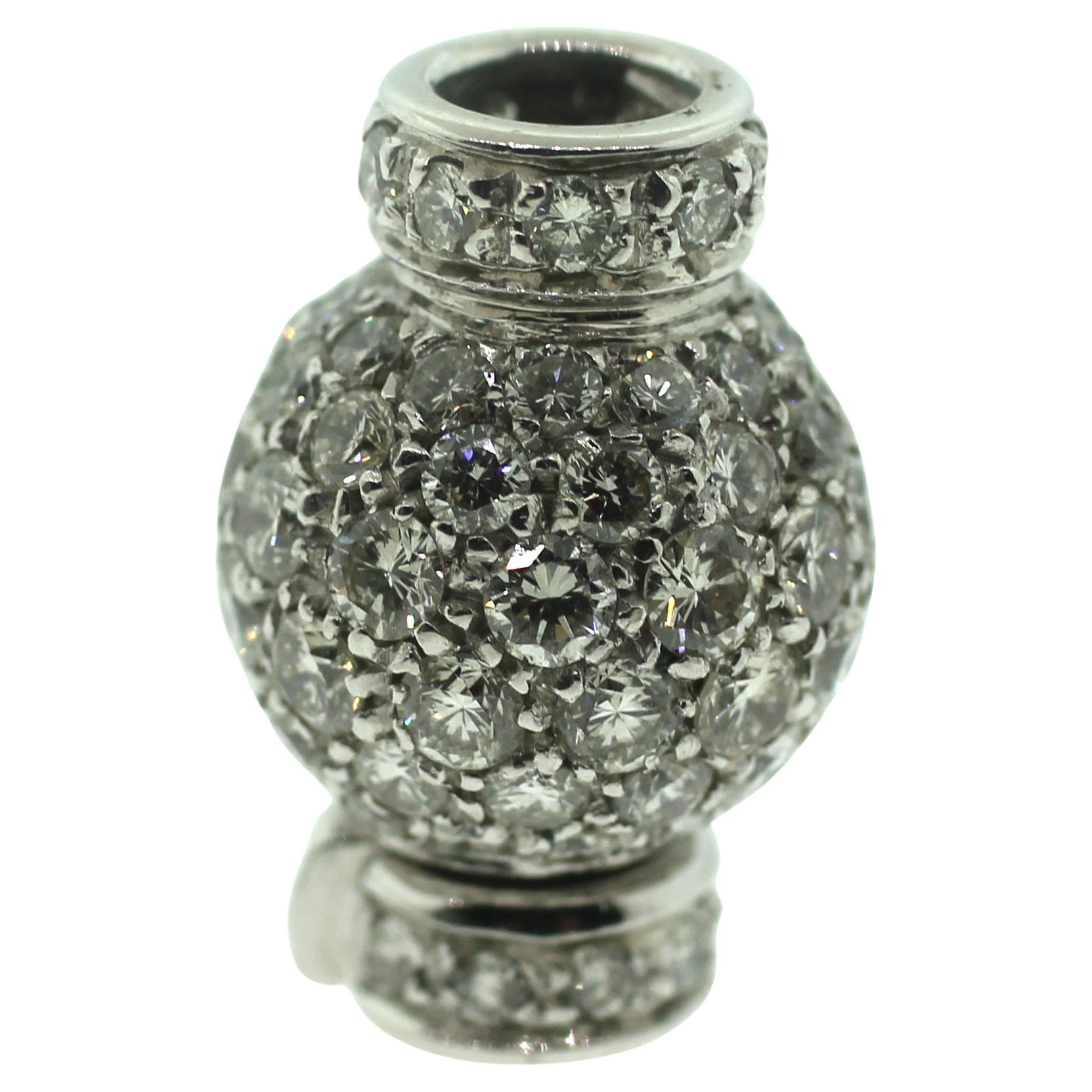 Chiusura con diamanti a sfera 16,3x11 mm in oro bianco 18K in vendita 2
