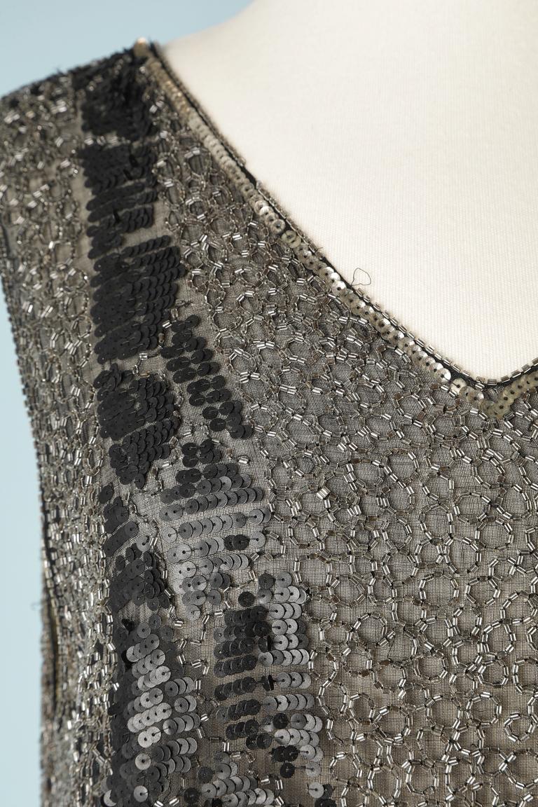 Perlenbesetztes (Perlen und Pailletten) durchsichtiges Flapper-Kleid.
GRÖSSE L