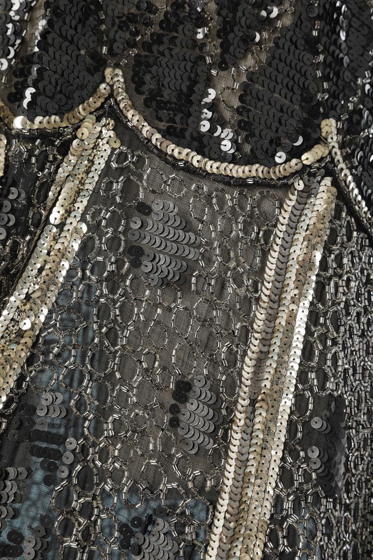 Voll Perlenbesetztes, durchbrochenes Flapper-Kleid Circa 1925  im Angebot 2