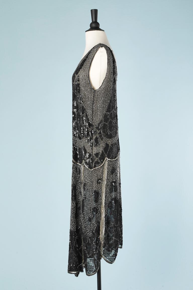 Voll Perlenbesetztes, durchbrochenes Flapper-Kleid Circa 1925  im Angebot 3