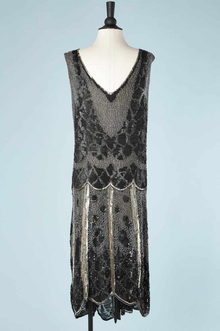 Voll Perlenbesetztes, durchbrochenes Flapper-Kleid Circa 1925  im Angebot 4