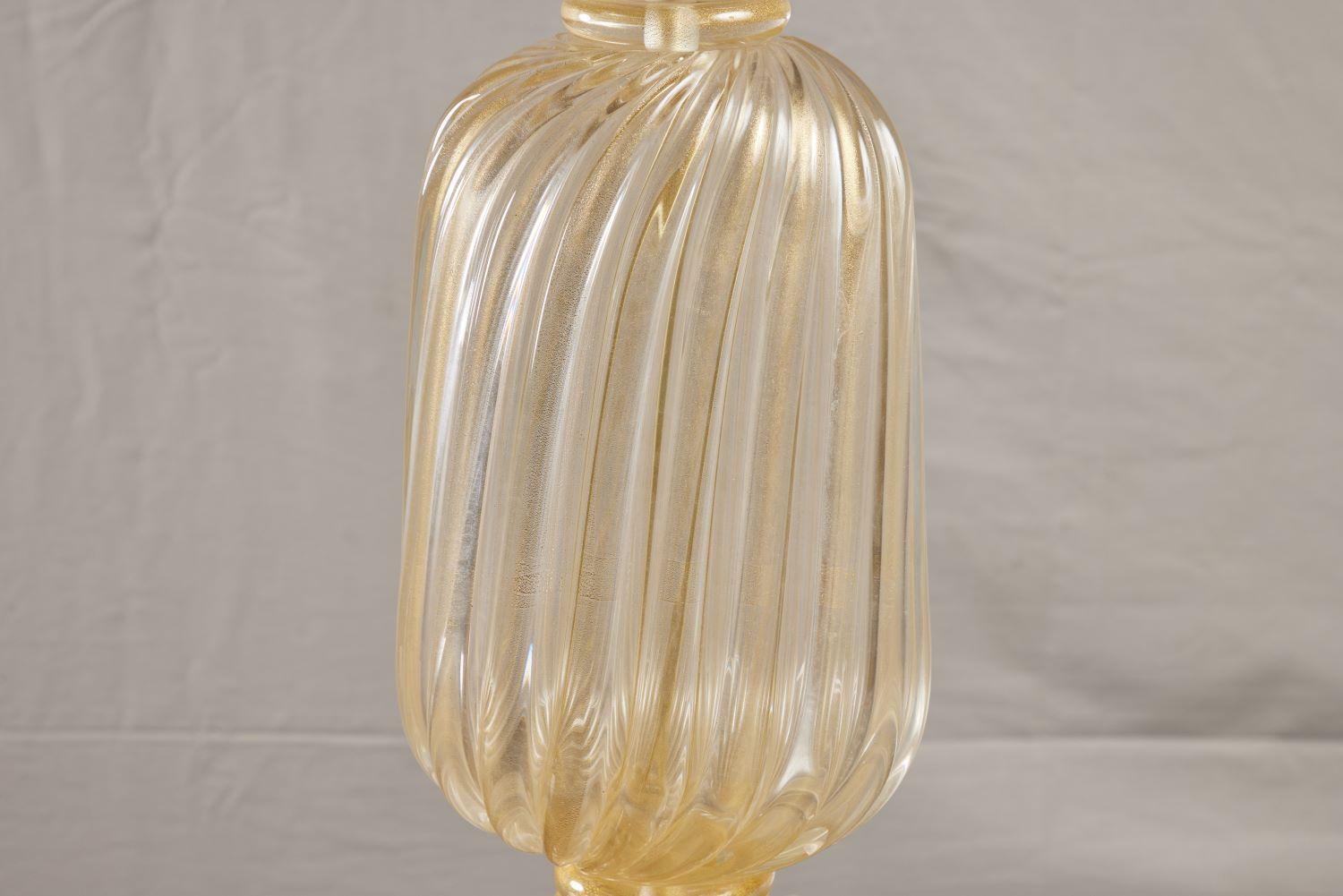 Full Bodied Venetian Glass Swirl Lamp with Gold Leaf In Good Condition For Sale In Pasadena, CA