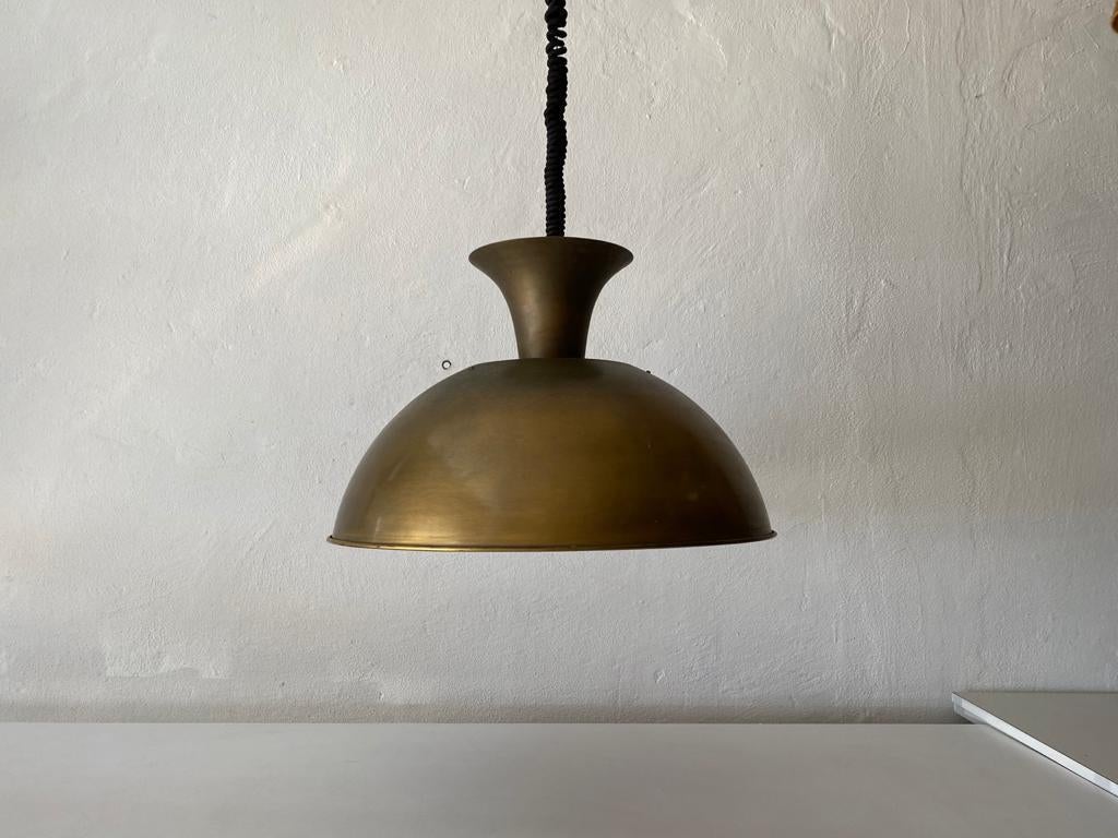 Full Brass Adjustable Height Large Pendant Lamp by Florian Schulz, 1970s Germany In Good Condition For Sale In Hagenbach, DE