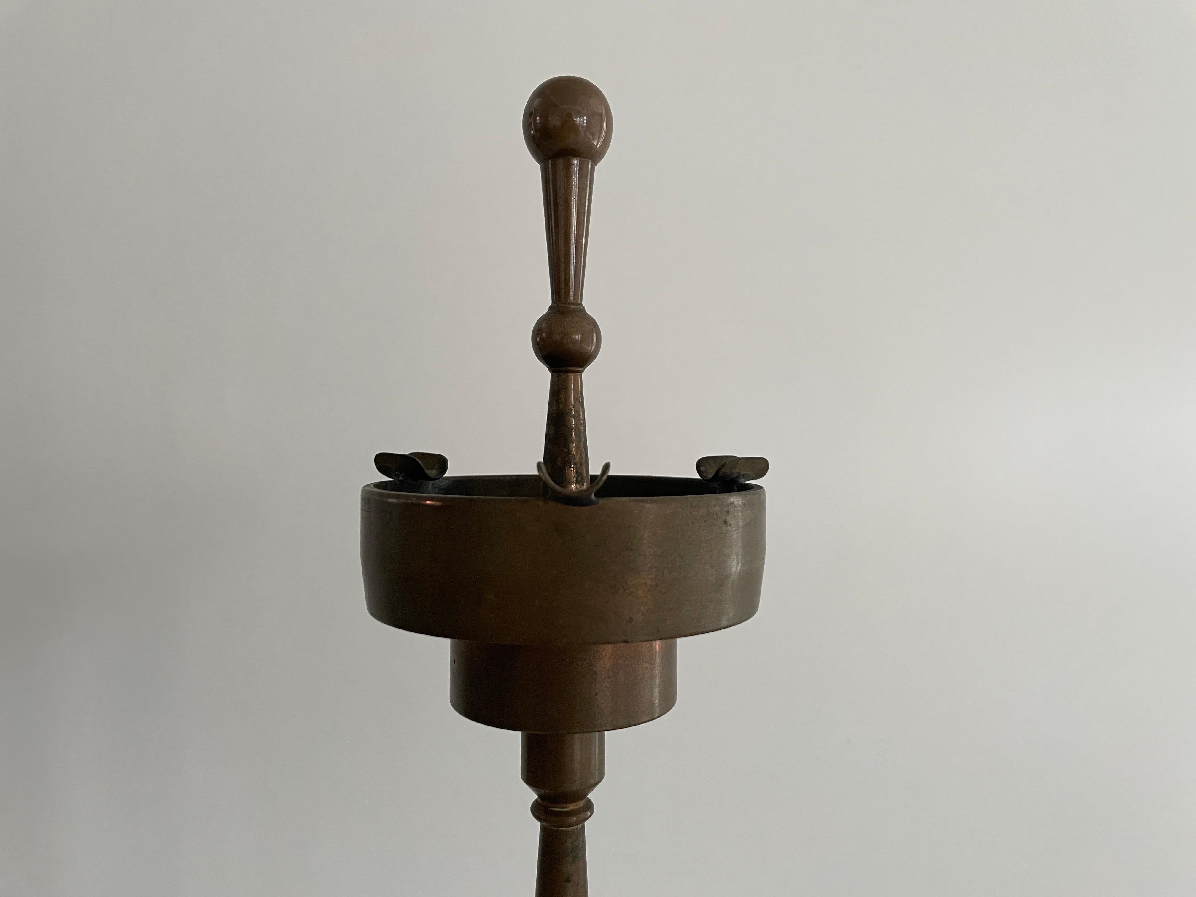 Posacenere da terra industriale pesante in ottone pieno, anni '50, Italia in vendita 2