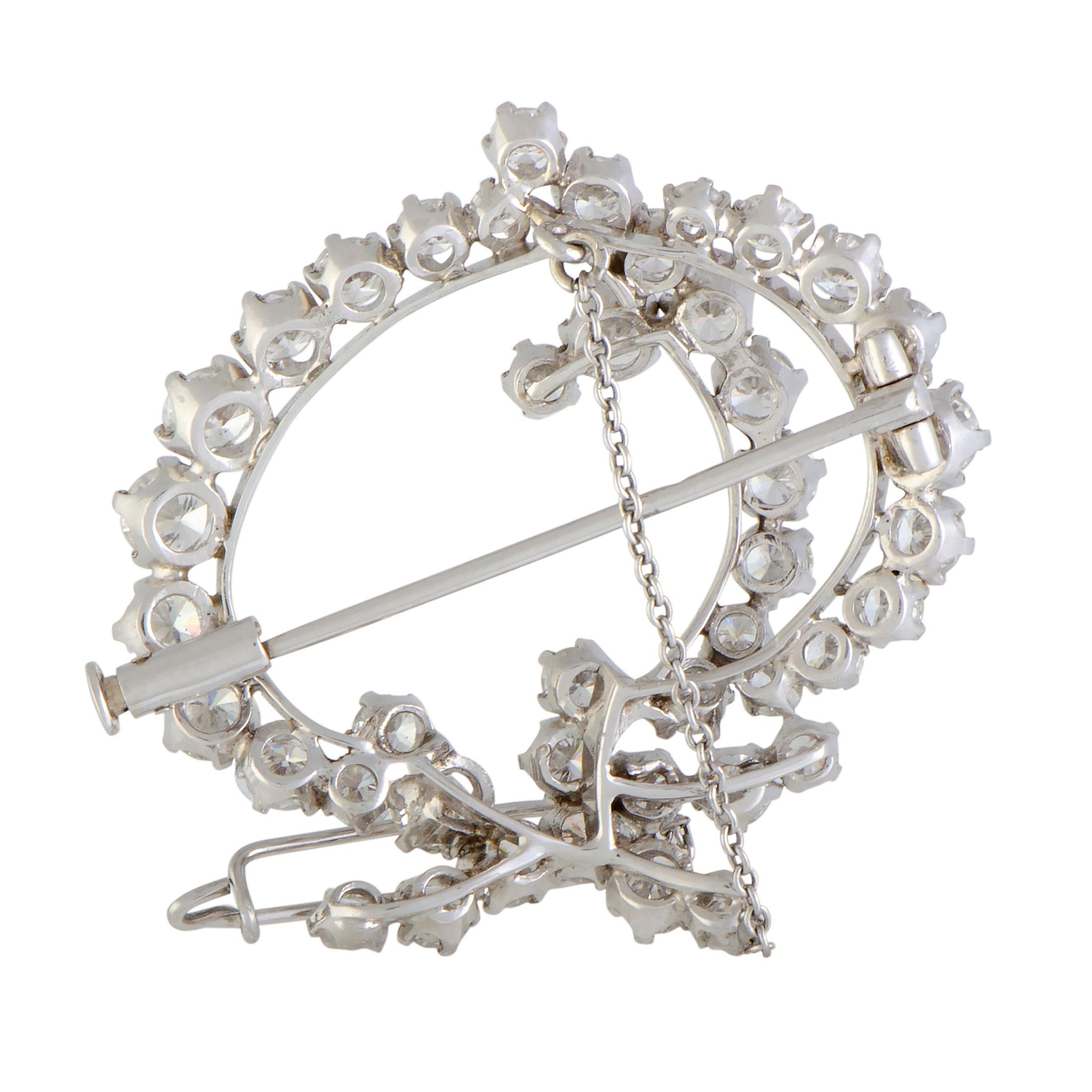 Accentuate your ensemble with a splendidly classy touch with this gorgeous brooch that is the embodiment of prestigious elegance and luxe refinement. Beautifully made of platinum, the brooch is decorated with expertly cut nearly colorless (grade G)