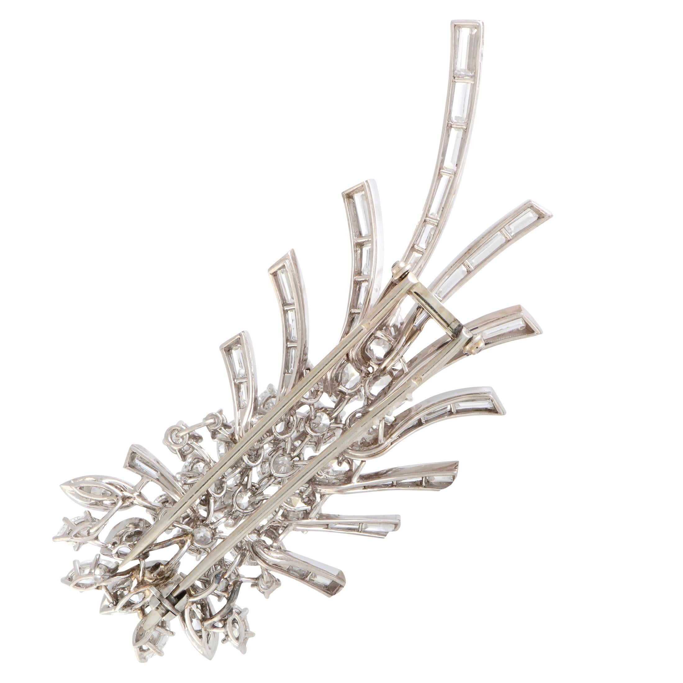 Accentuate your ensemble in a stunningly extravagant fashion with this fabulous brooch that boasts an incredibly luxurious diamond décor, offering  a look of utmost prestige and refinement. The brooch is splendidly crafted from gleaming platinum and