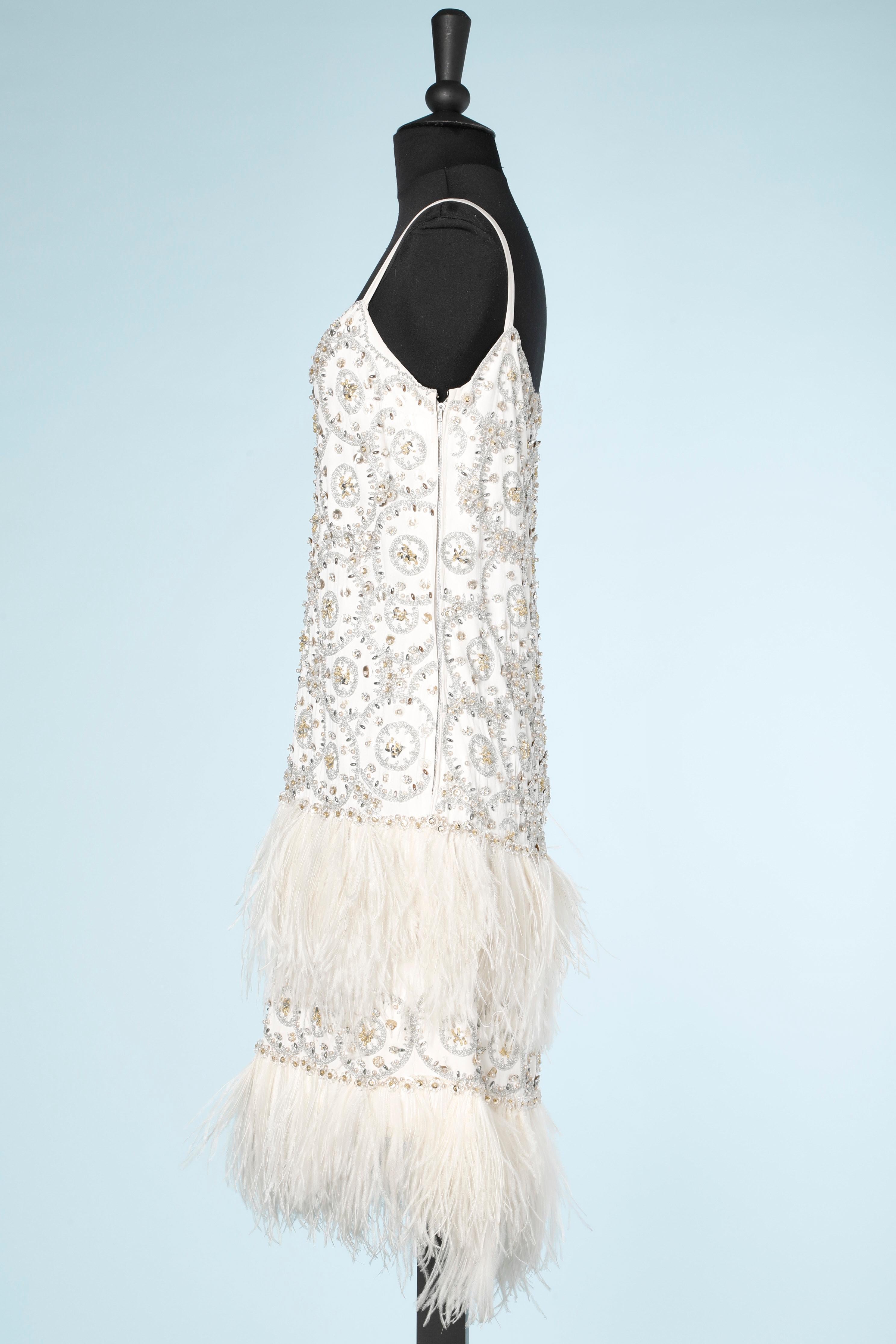 Full embroidered 1960's evening dress with white feathers  In Excellent Condition In Saint-Ouen-Sur-Seine, FR