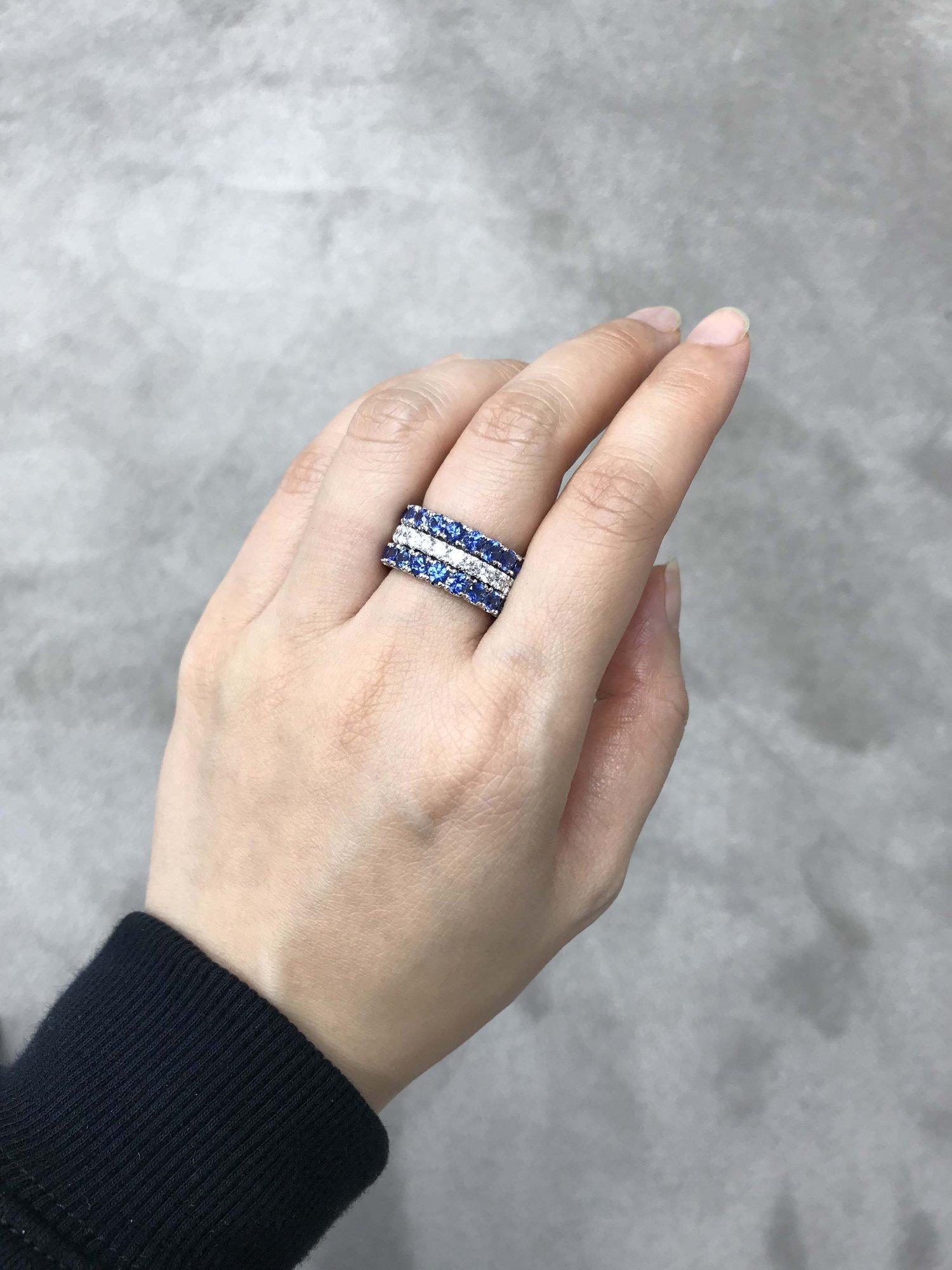 En vente :  Anneau de mariage d'éternité en or blanc 18 carats avec saphir bleu 3