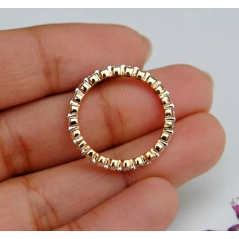 Taglio rotondo Anello a fascia di diamanti a eternità completa in oro massiccio 14k in vendita