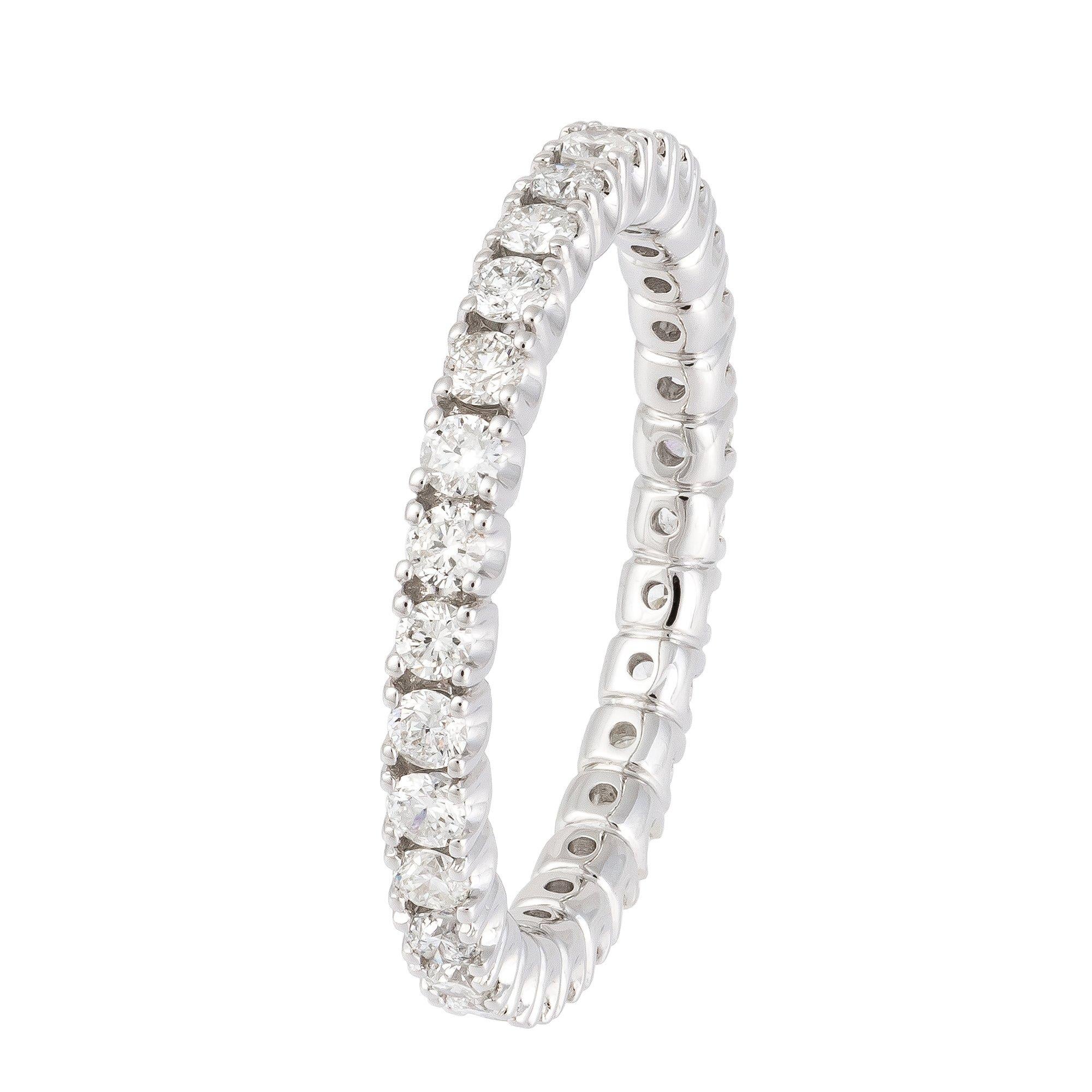 Taille ronde Bague à anneau d'éternité en or blanc 18 carats avec diamants pour elle en vente