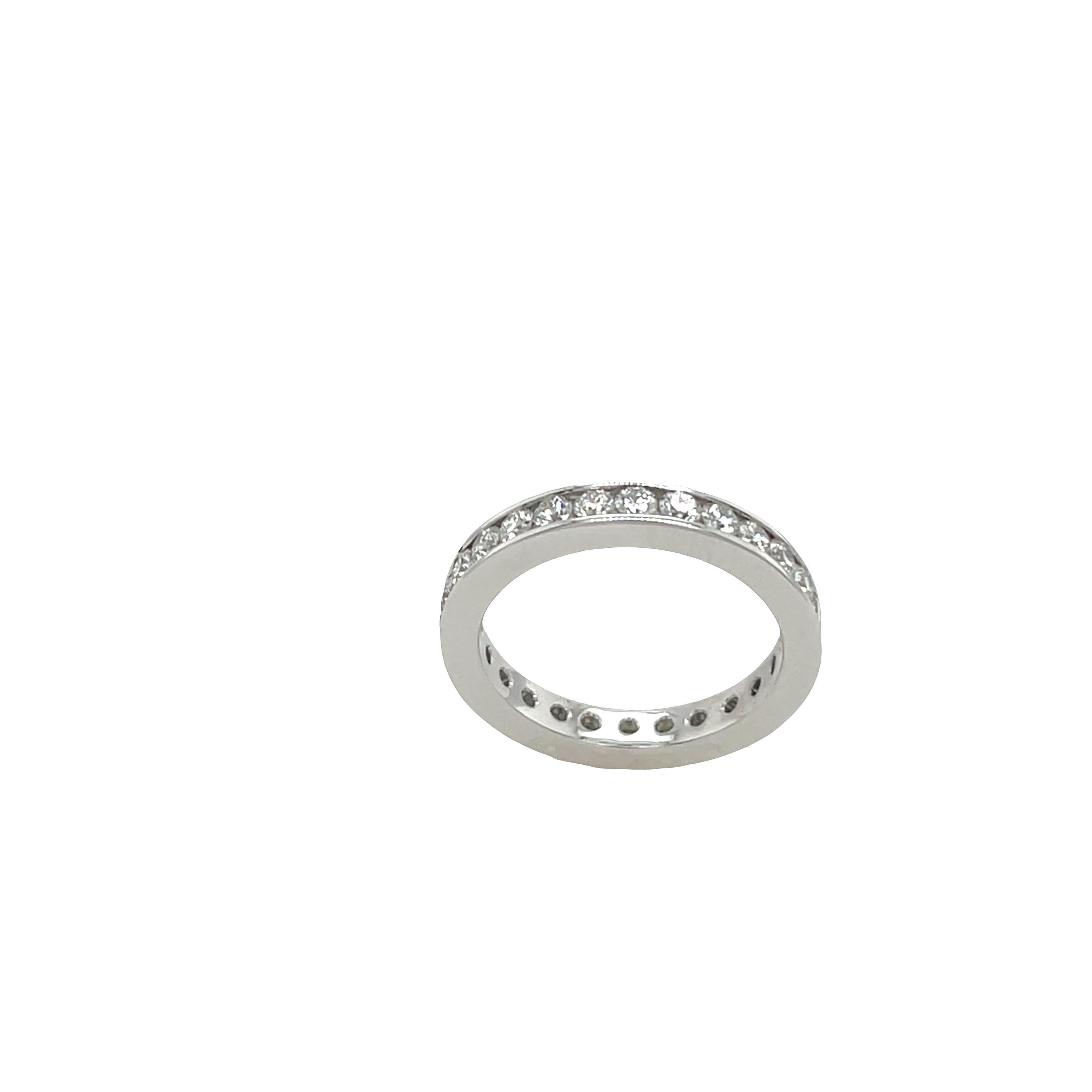 Anello a eternità completa con diamante da 0,50 ct G/VS, incastonato in oro bianco 18 ct in vendita 2
