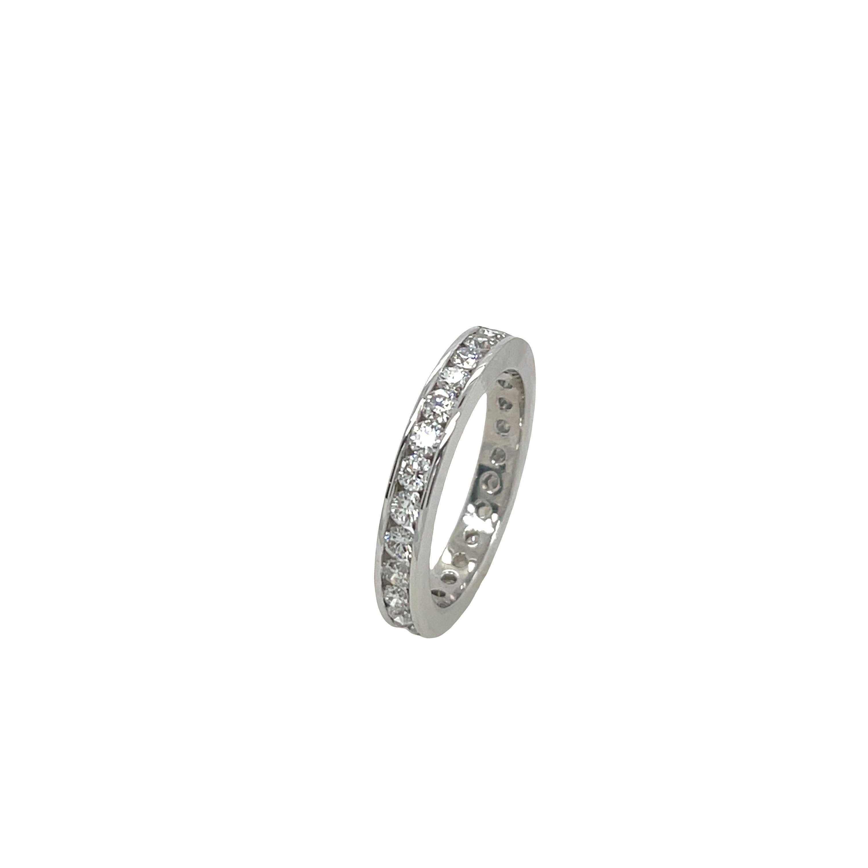 Anello a eternità completa con diamante da 0,50 ct G/VS, incastonato in oro bianco 18 ct