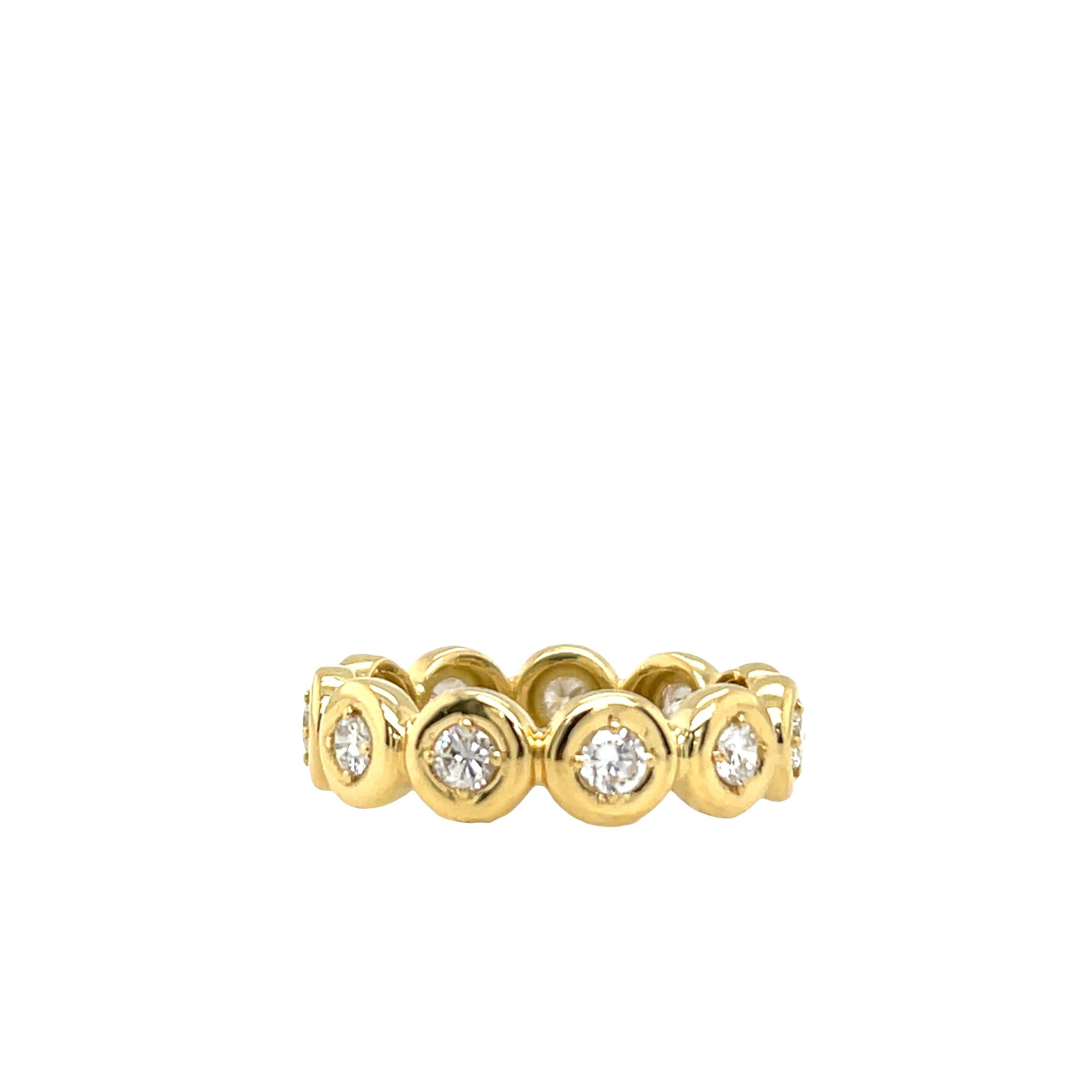 Anillo de diamantes de eternidad completa, engastado con diamantes naturales de 0,65 ct en oro amarillo de 18 ct en venta 1