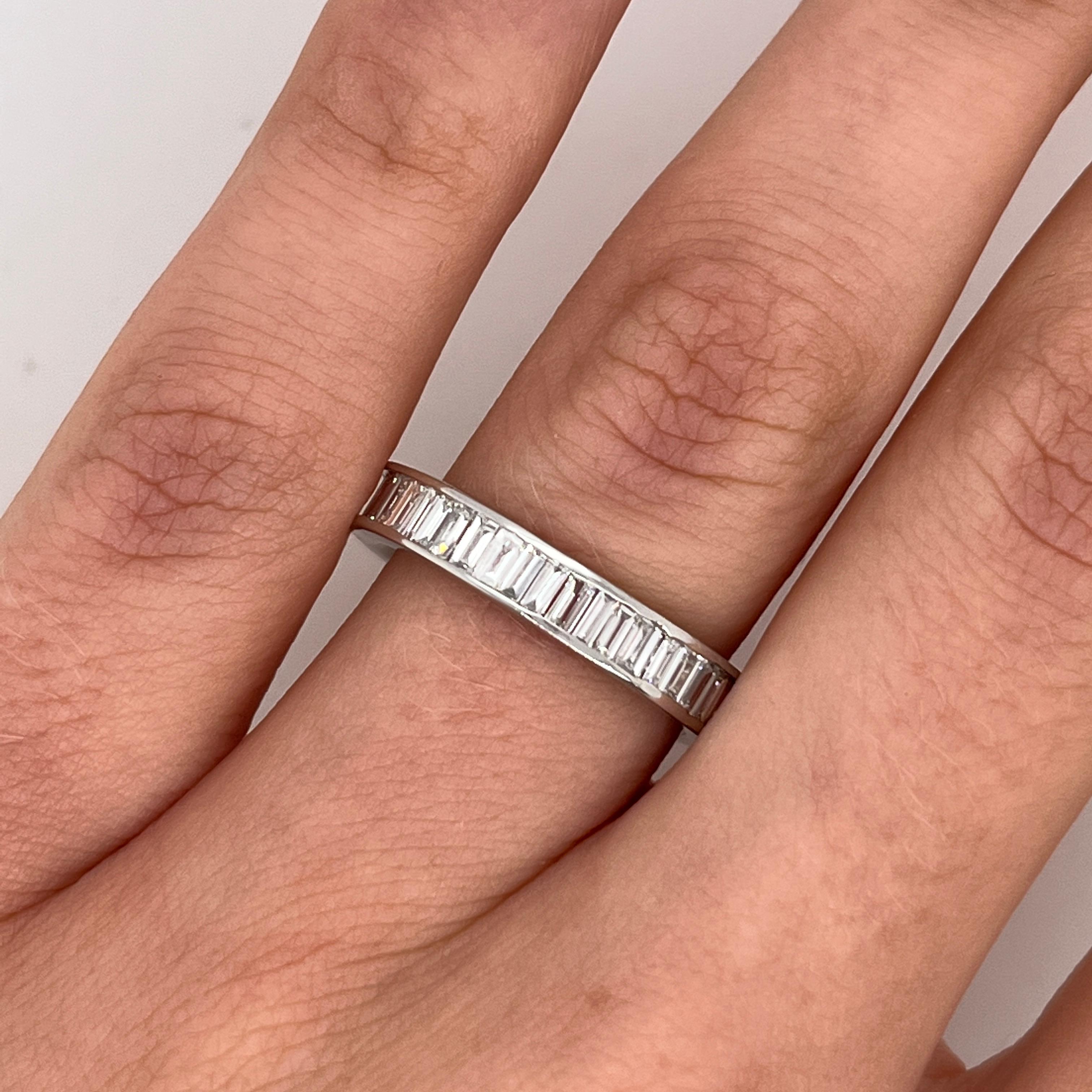 Bague d'éternité sertie d'un diamant de 1,0ct F-G/VS2-SI1, sertie en platine en vente 1