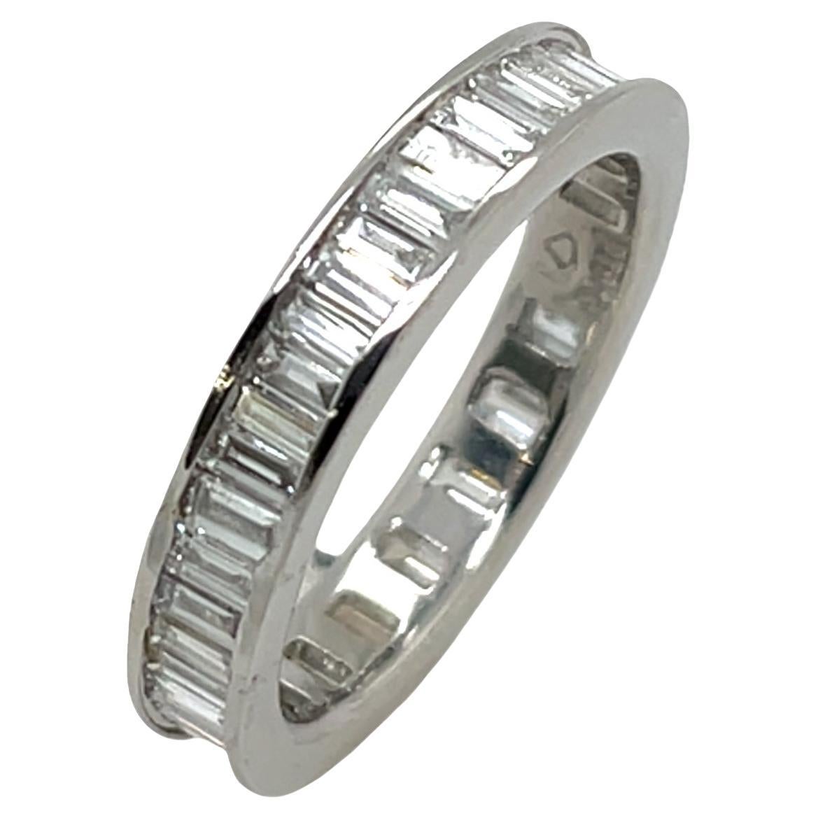 Bague d
éternité sertie d
un diamant de 1,0ct F-G/VS2-SI1, sertie en platine