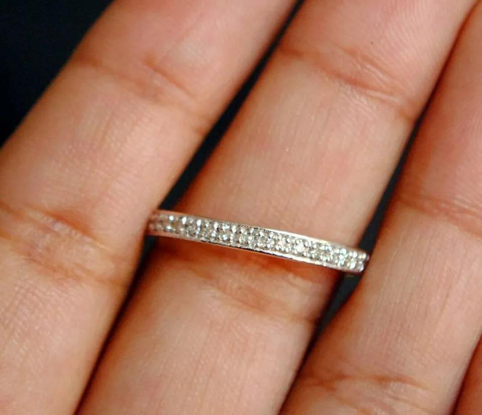 Taille ronde Anneau de mariage en or massif 14k avec diamant Dainty en vente
