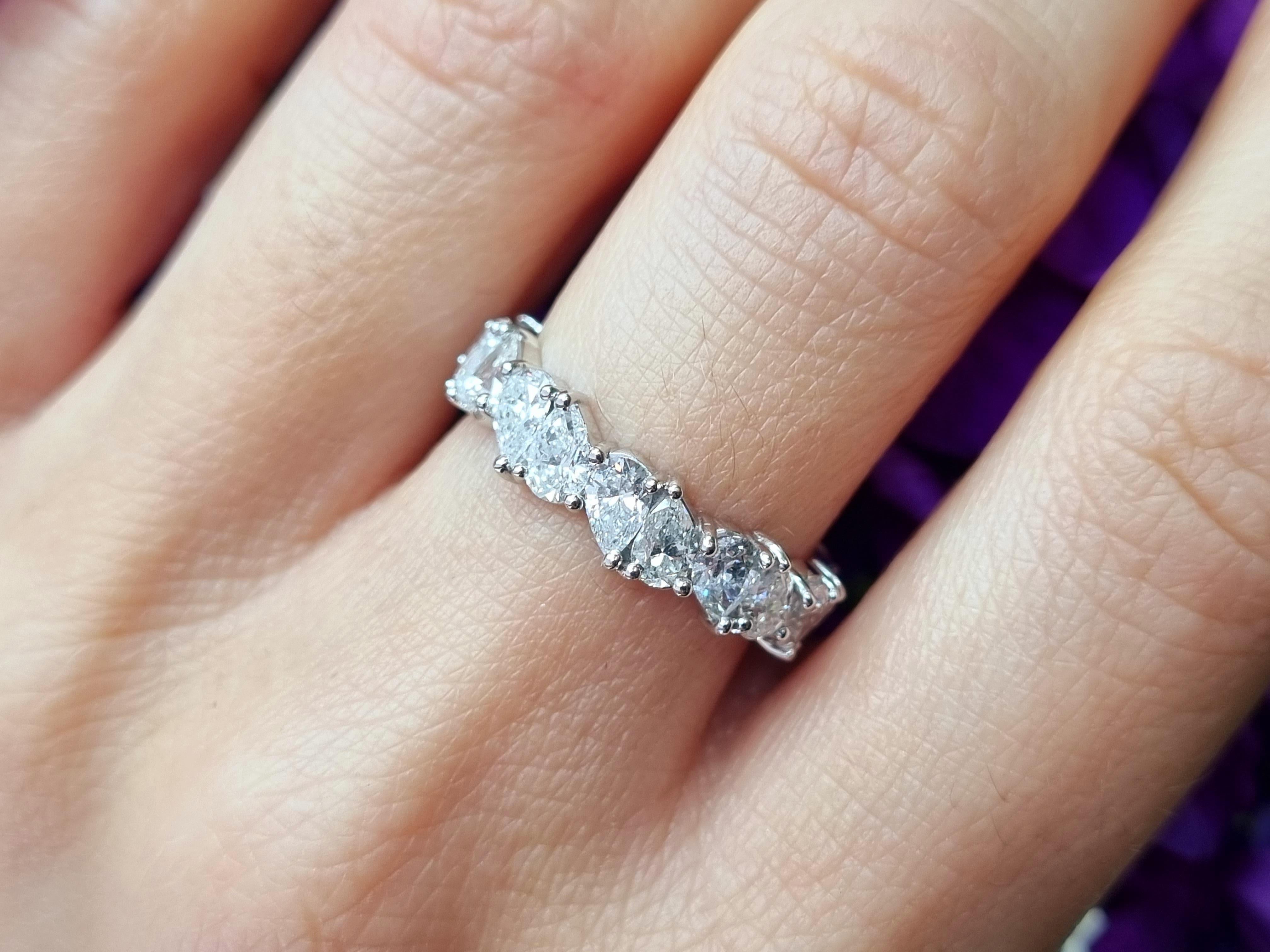 Full Eternity Birne Form 3,2 ct Diamant Ring 18k Weißgold im Zustand „Neu“ im Angebot in South Woodford, GB