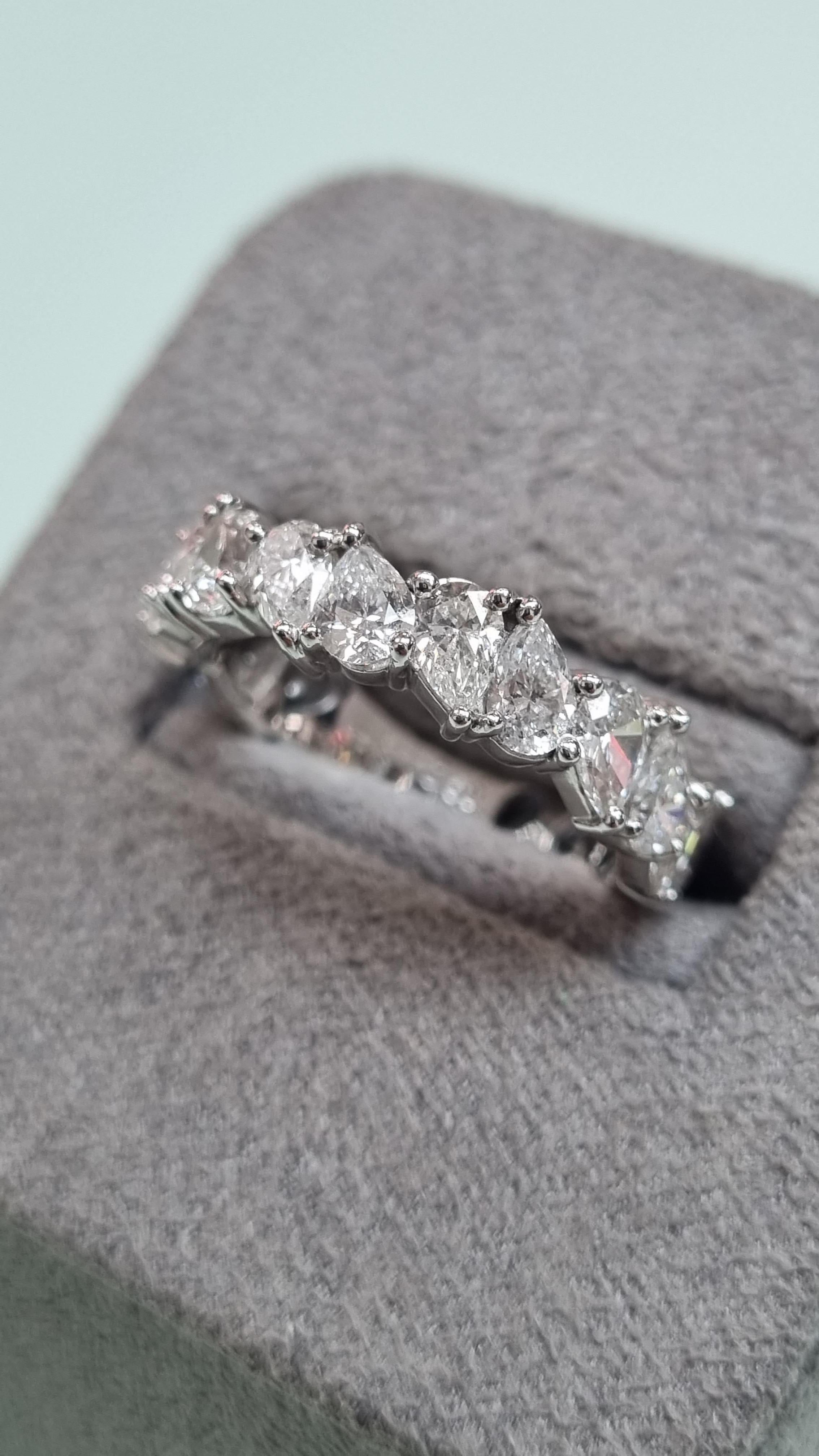 Full Eternity Birne Form 3,2 ct Diamant Ring 18k Weißgold im Angebot 3