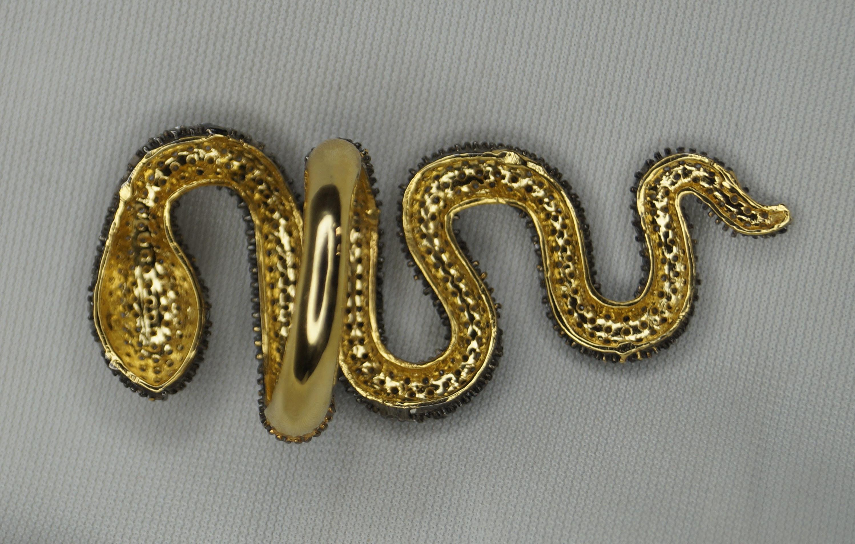 Contemporain Bague serpent en argent sterling oxydé avec diamants pavés naturels en vente