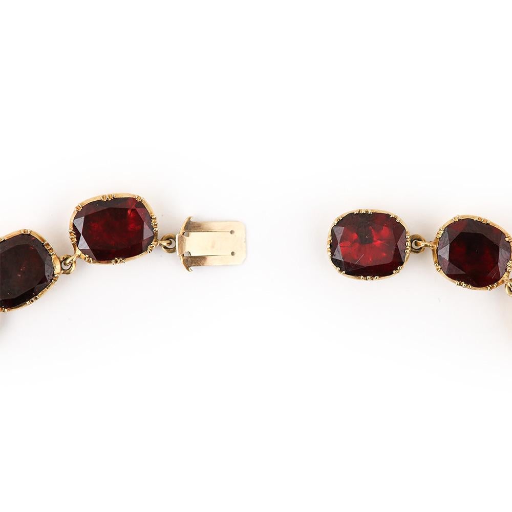 Georgian Almandine Garnet Parure 15 Karat Gold circa 1820 in Original Fitted Box 4