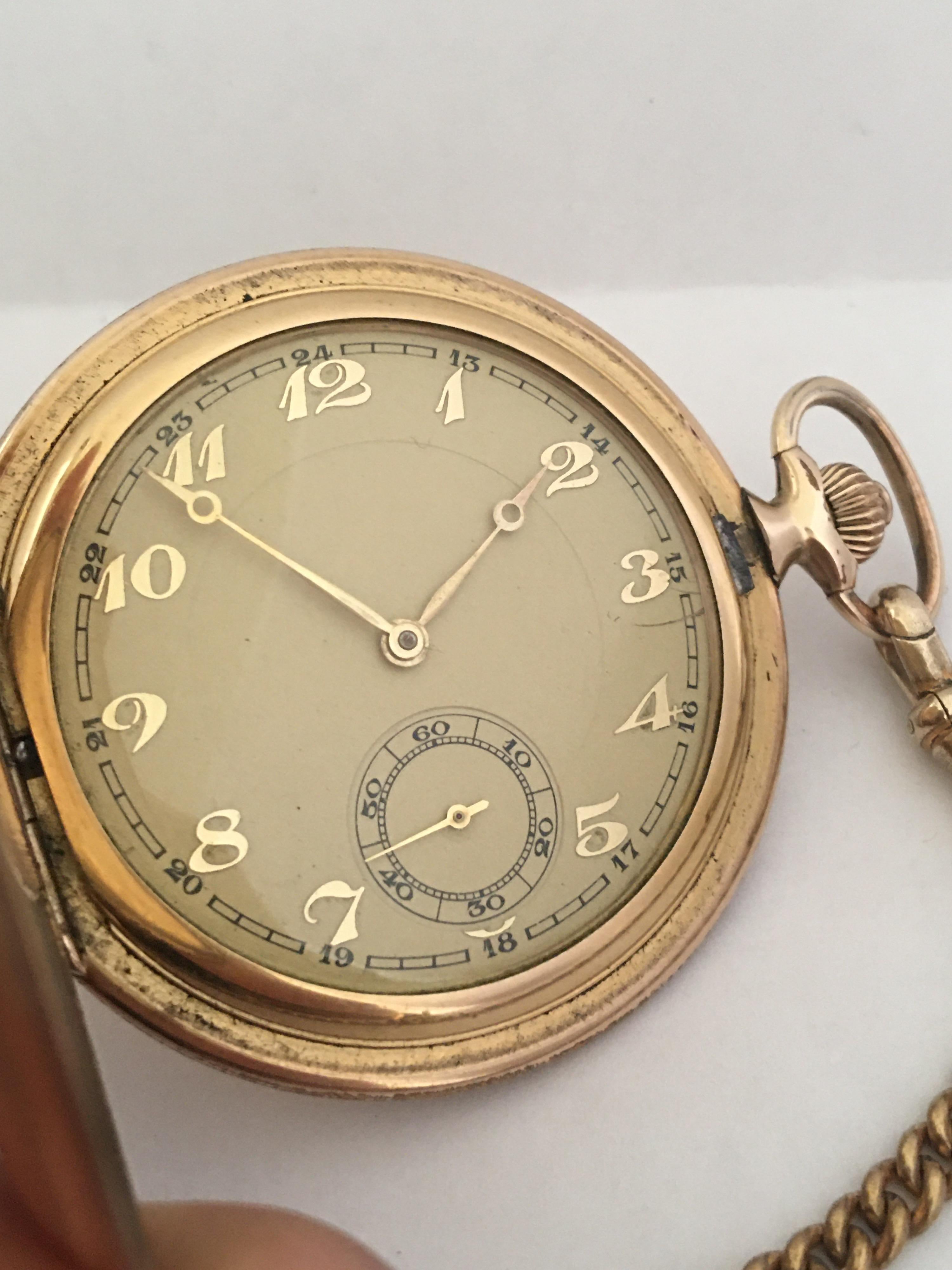 Diese atemberaubende Handaufzug antiken vergoldet voll Jäger und Motor gedreht Fall Kleid Taschenuhr ist in gutem Zustand und es ist gut ticken. Es kommt mit einer antiken Albert Graduated vergoldeten Taschenkette. Der Durchmesser der Uhr beträgt 54