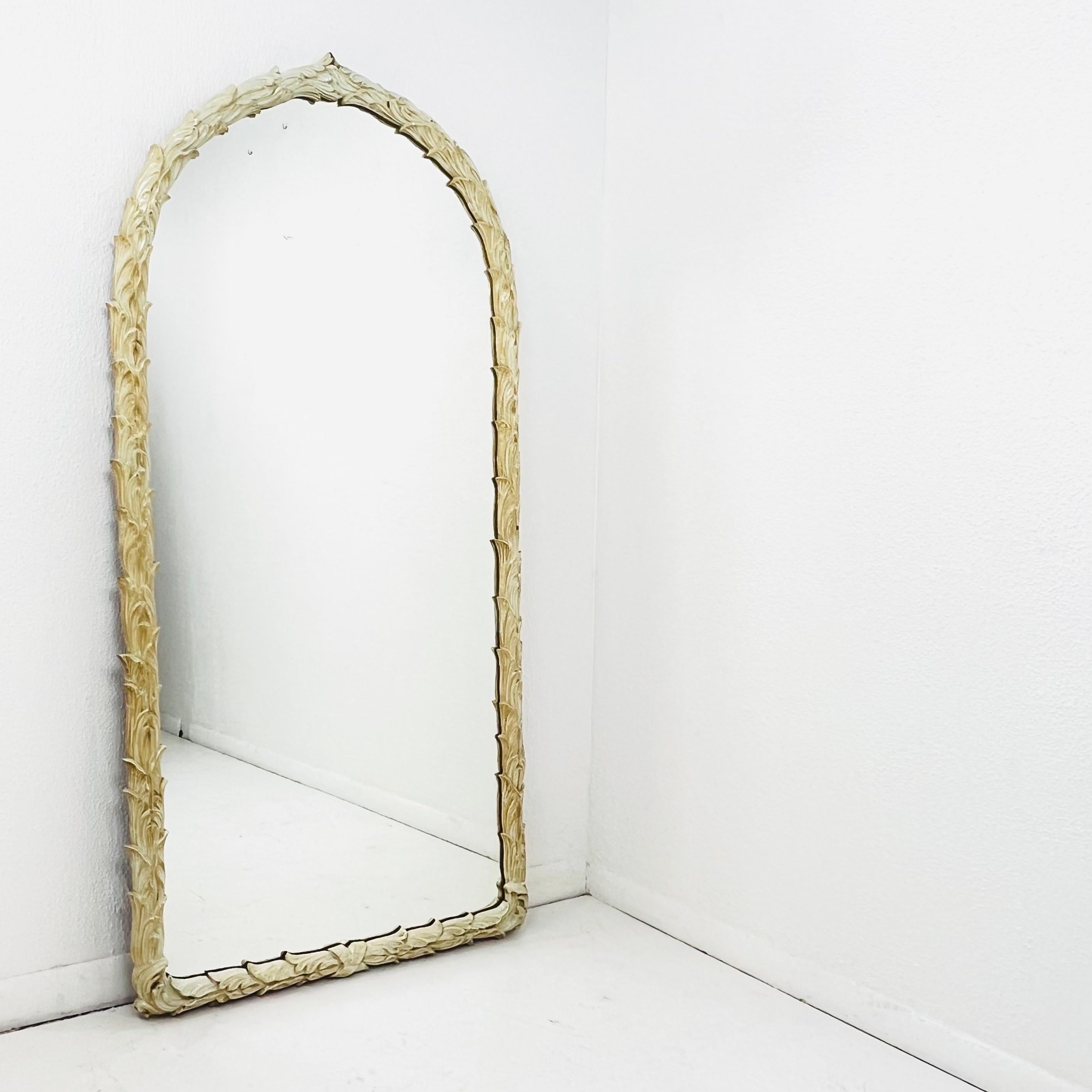 Specchio ad arco con foglie di palma intagliate Palladio anni '70 a figura intera in vendita 9