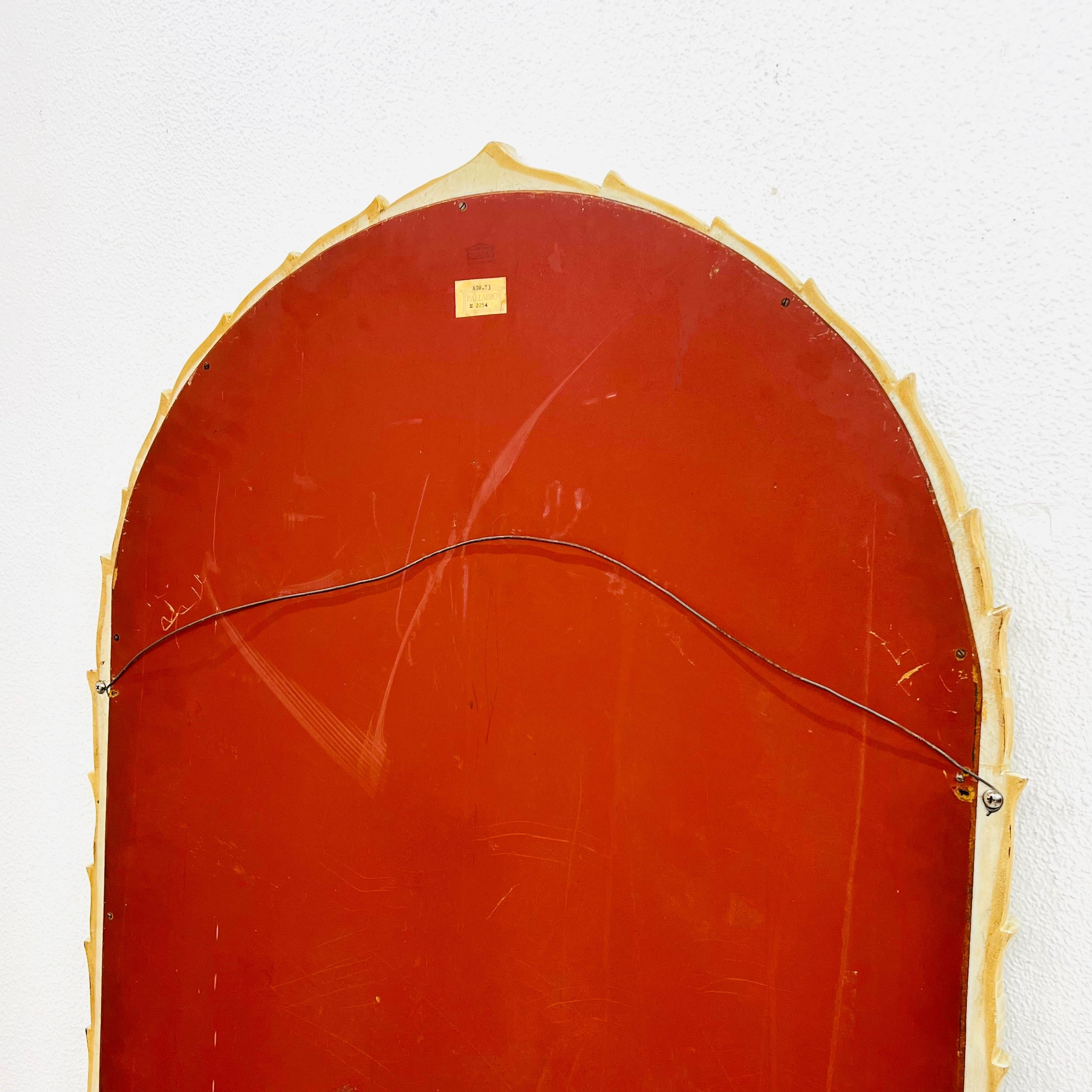 Specchio ad arco con foglie di palma intagliate Palladio anni '70 a figura intera in vendita 11