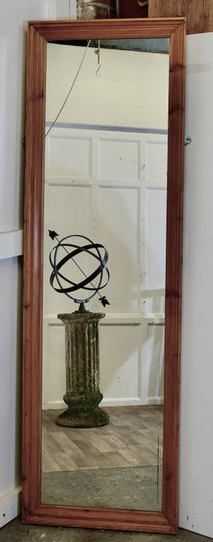 Espejo de Pared de Pino de Largo Completo con Marco de Pino Moldeado