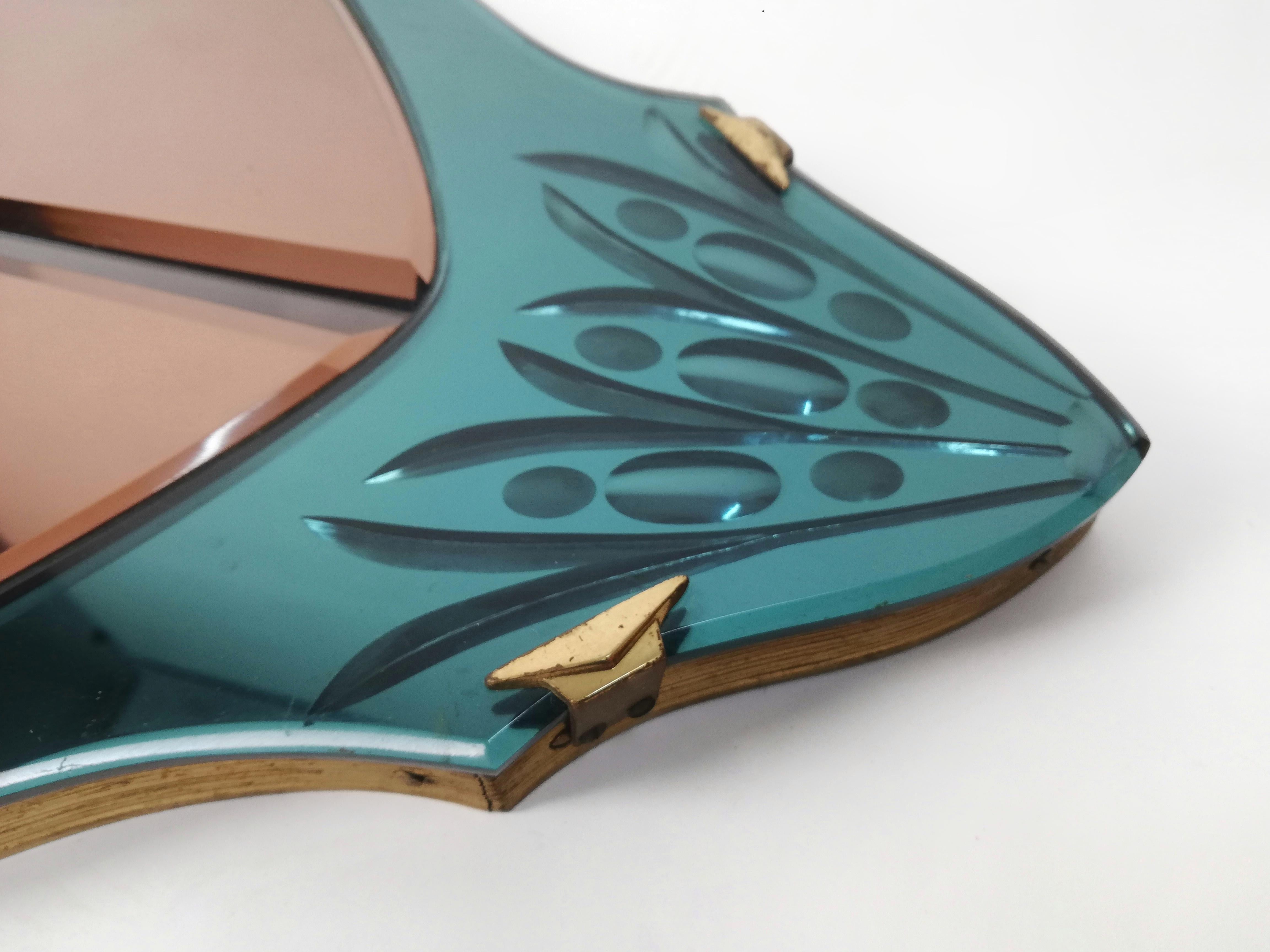 Mid-Century Modern Miroir rose de grande longueur en verre coloré et taillé, Italie, années 1950 en vente