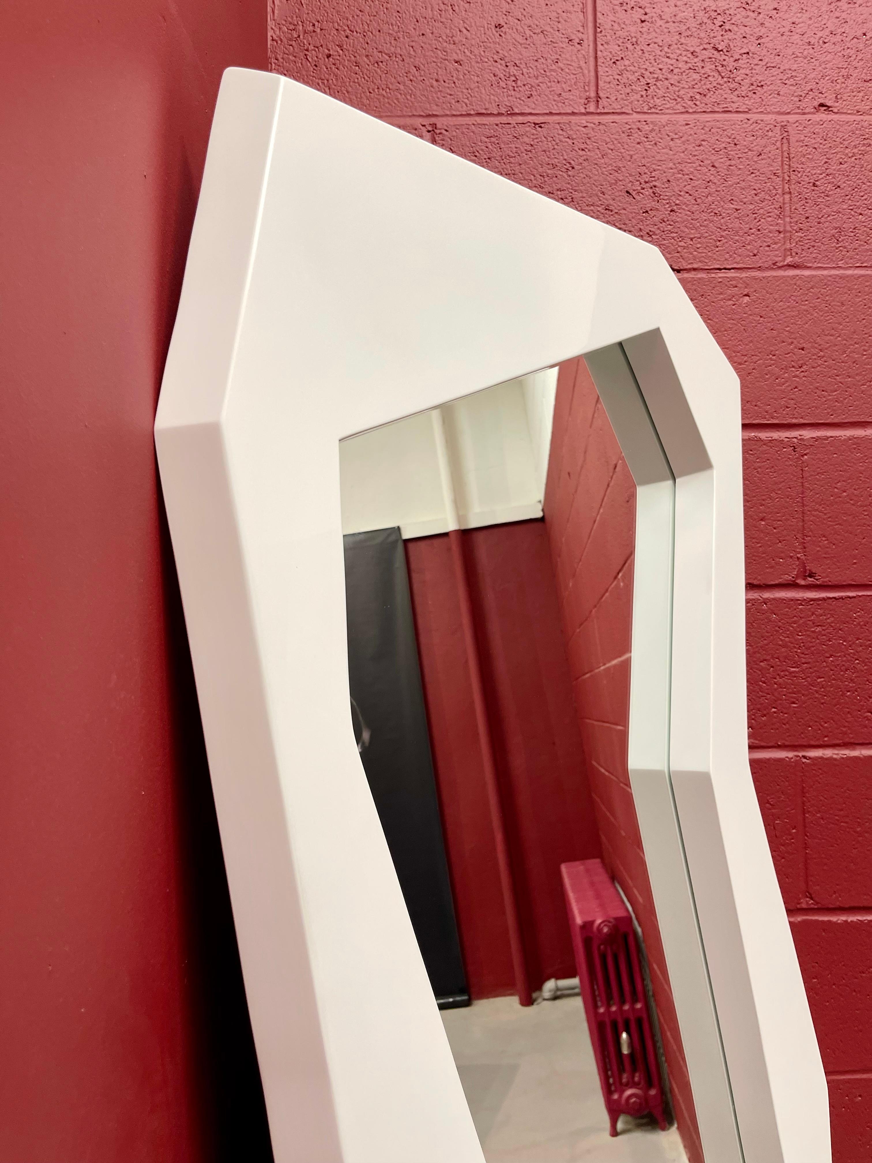 Specchio scultoreo a tutta lunghezza In condizioni Nuovo in vendita a New York, NY