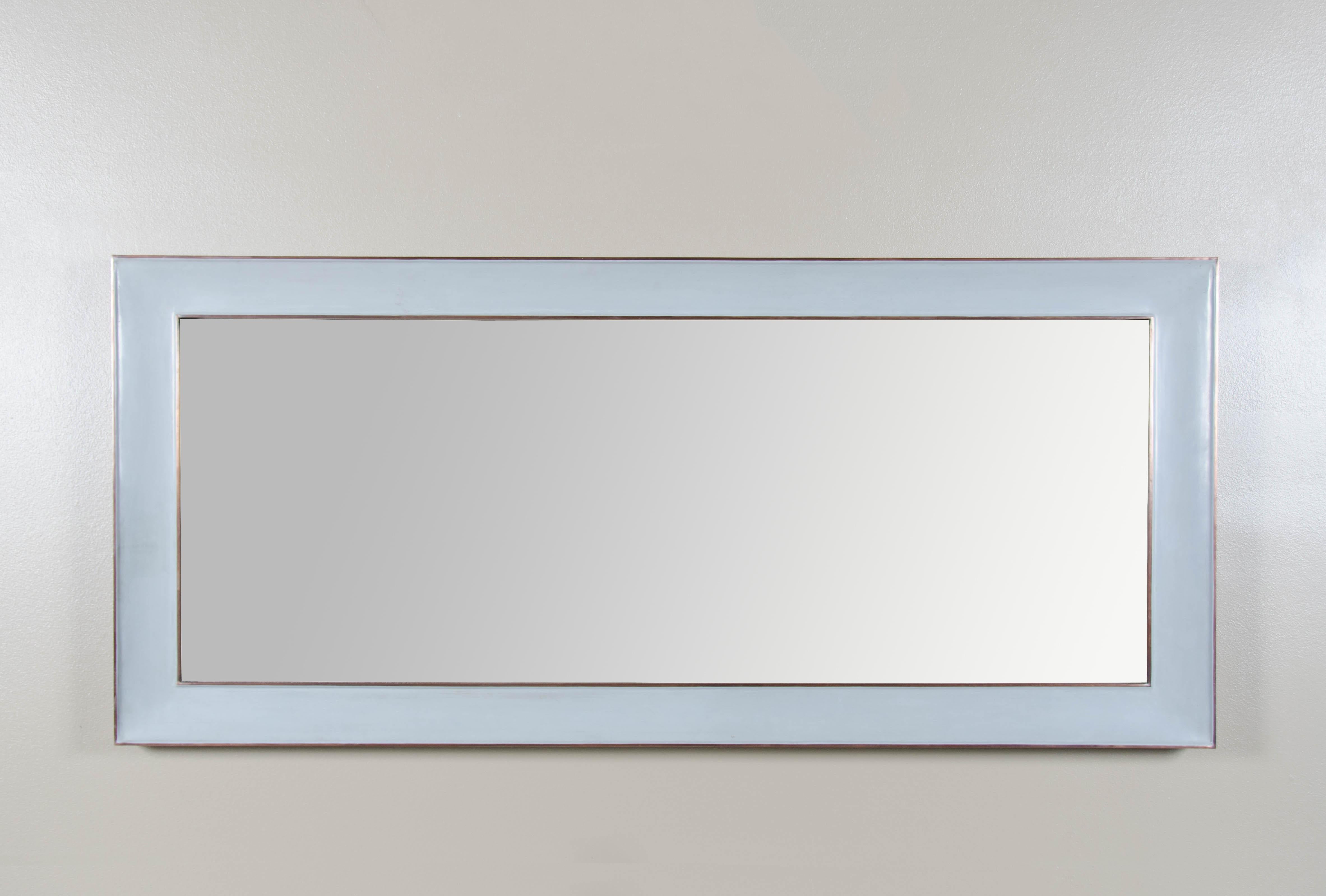 Repoussé Miroir de coiffeuse pleine longueur avec bordure en cuivre de Robert Kuo, édition limitée en vente