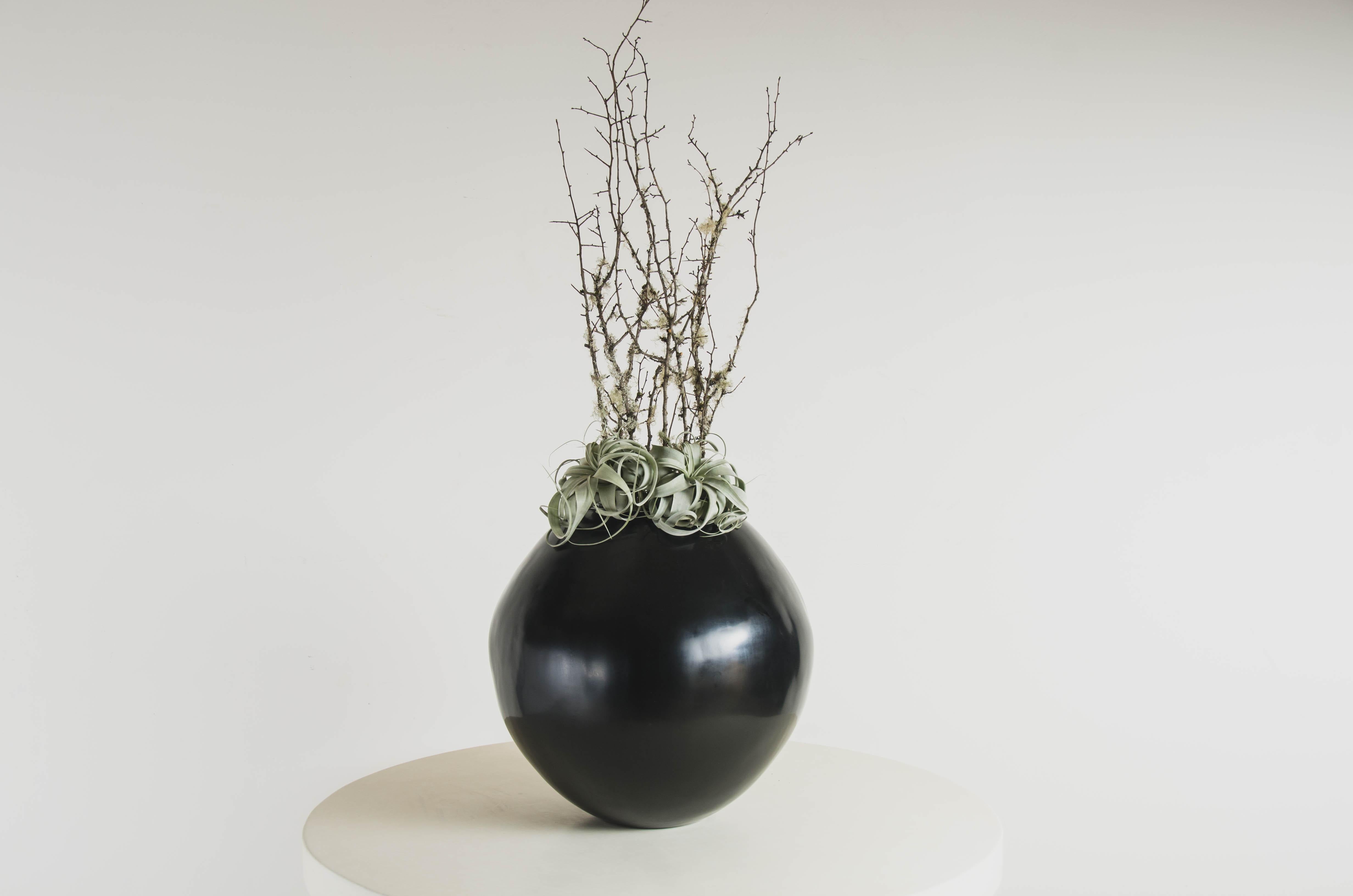 Chinese Full Moon Jar in Black Lacquer by Robert kuo, Limited Edition For Sale