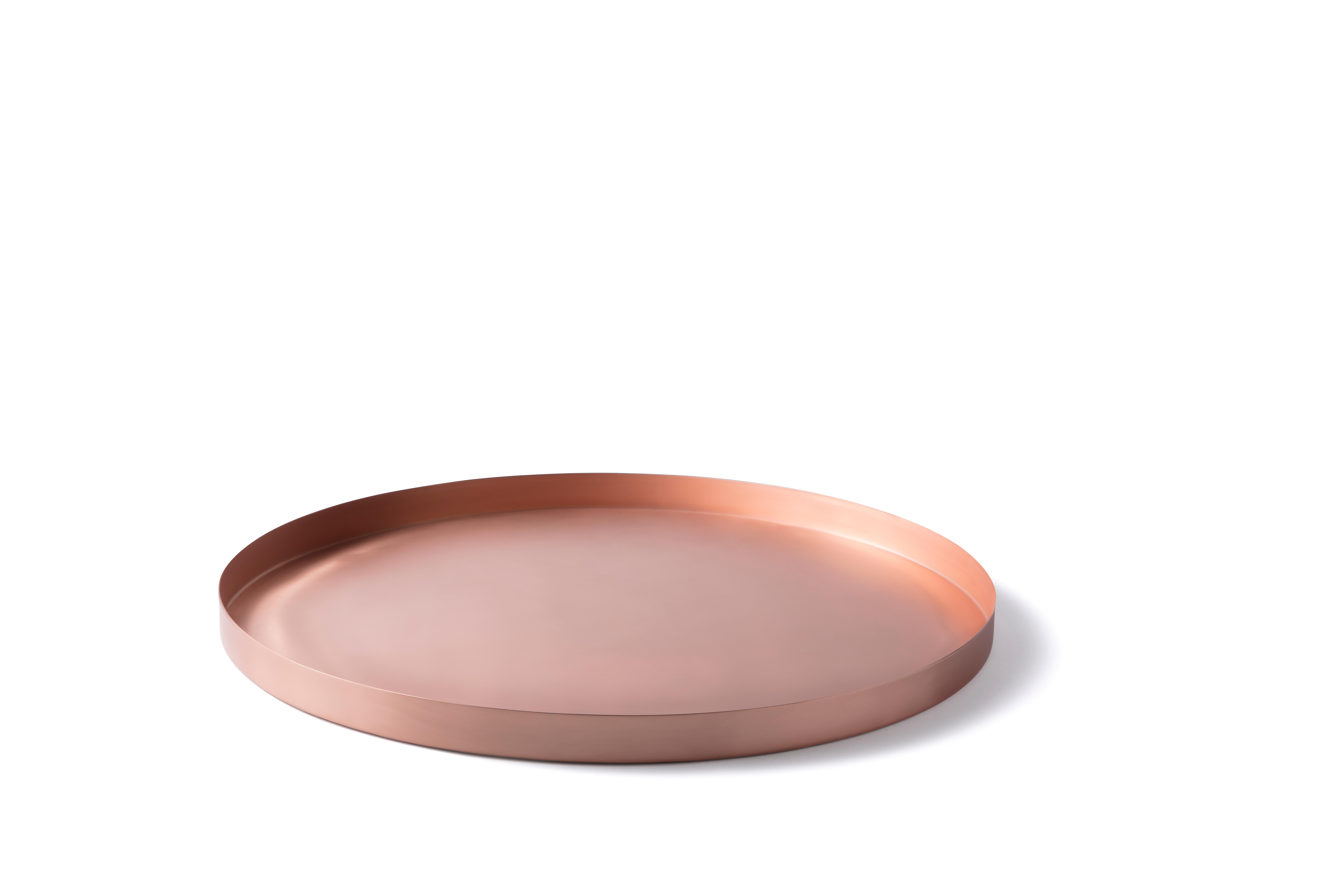 Full Moon is a large circular copper tray and it is part of the Lunar Landscape collection designed by Elisa Ossino, who conceived for Paola C. a tableware collection, revisiting the classic themes of mise en place and the figurative influences