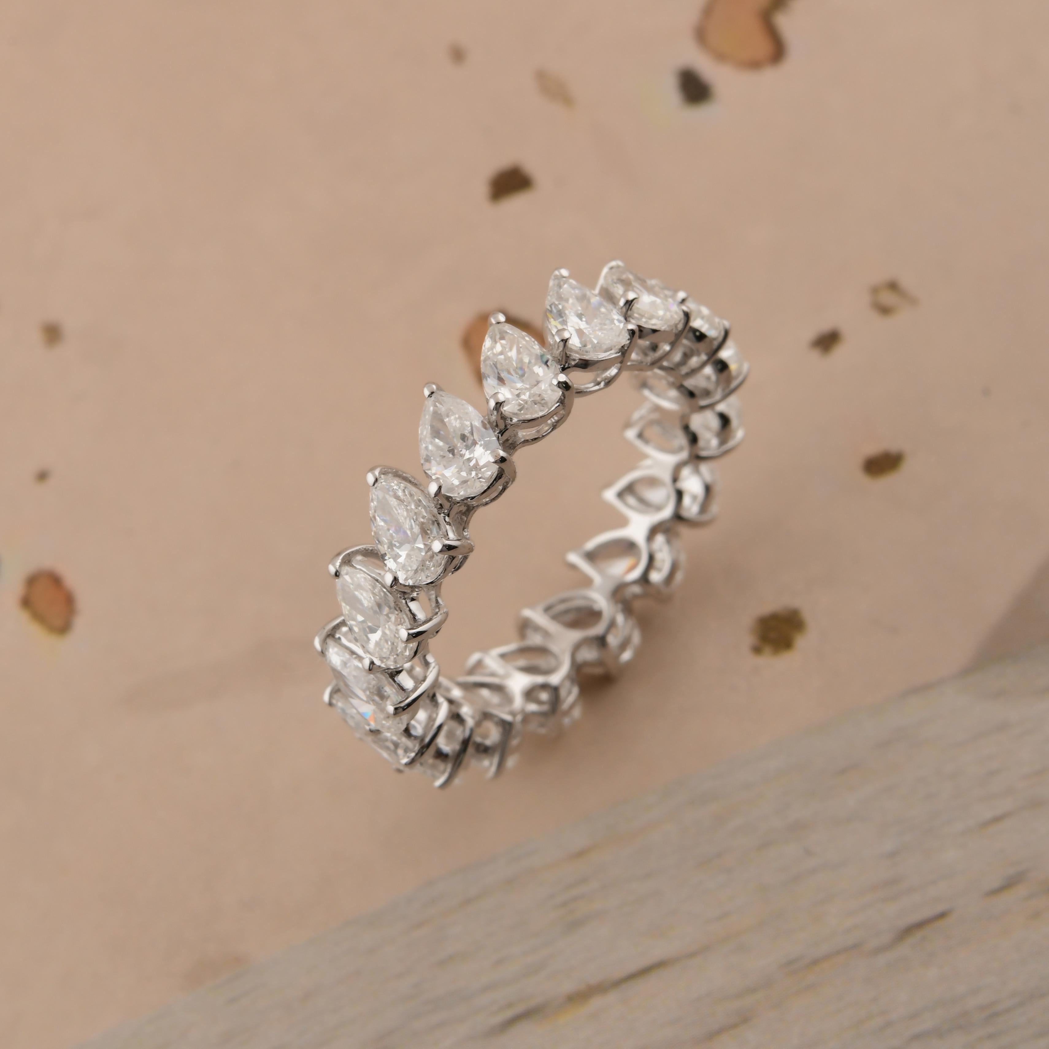 in vendita:  Anello Eternità con Diamante a Pera Regalo Fascia Continua con Diamante in Oro Bianco 14k 7