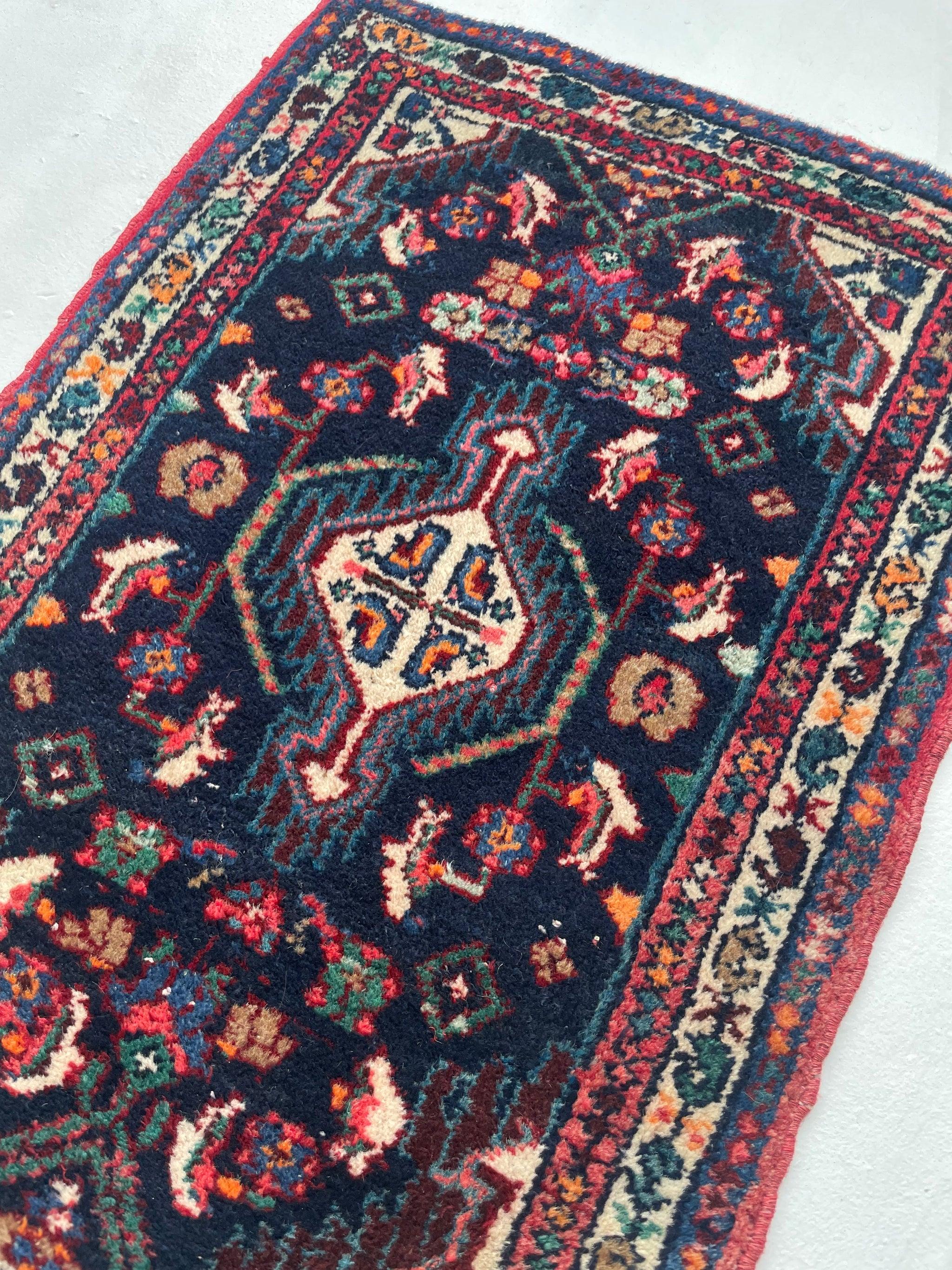 Alfombra Tribal Vintage Azul Marino De Pelo Completo

Acerca de: ¡Preciosa pieza, lEsta alfombra también está disponible con un cojín de corte personalizado (se vende por separado).ots de personalidad y belleza con felpa de pelo completo!

Tamaño: