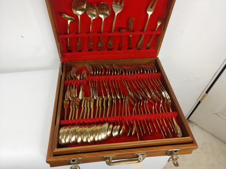 Full Set of Nickel Bronze Flatware 153pcs, Boxed In Good Condition For Sale In Port Jervis, NY