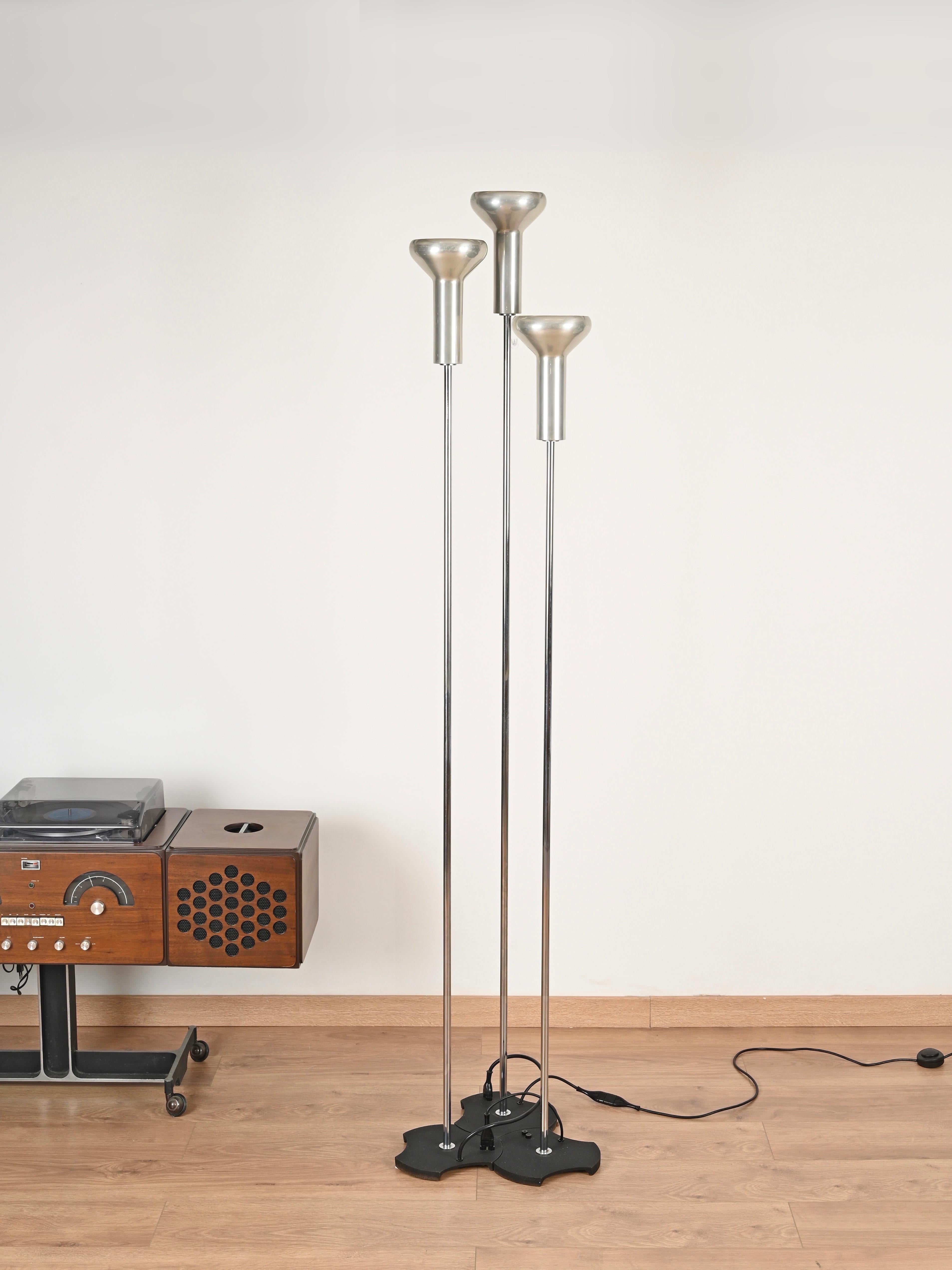 Spectacular and incredibly rare full set of three Model 1073 floor lamps designed by Gino Sarfatti and produced by Arteluce in Italy in 1956. Each lamp is signed on the bottom.

Fully original and in fabulous condition, this iconic and minimalist