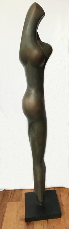 Skulptur in voller Größe eines sich umarmenden Paares von Istvan Toth