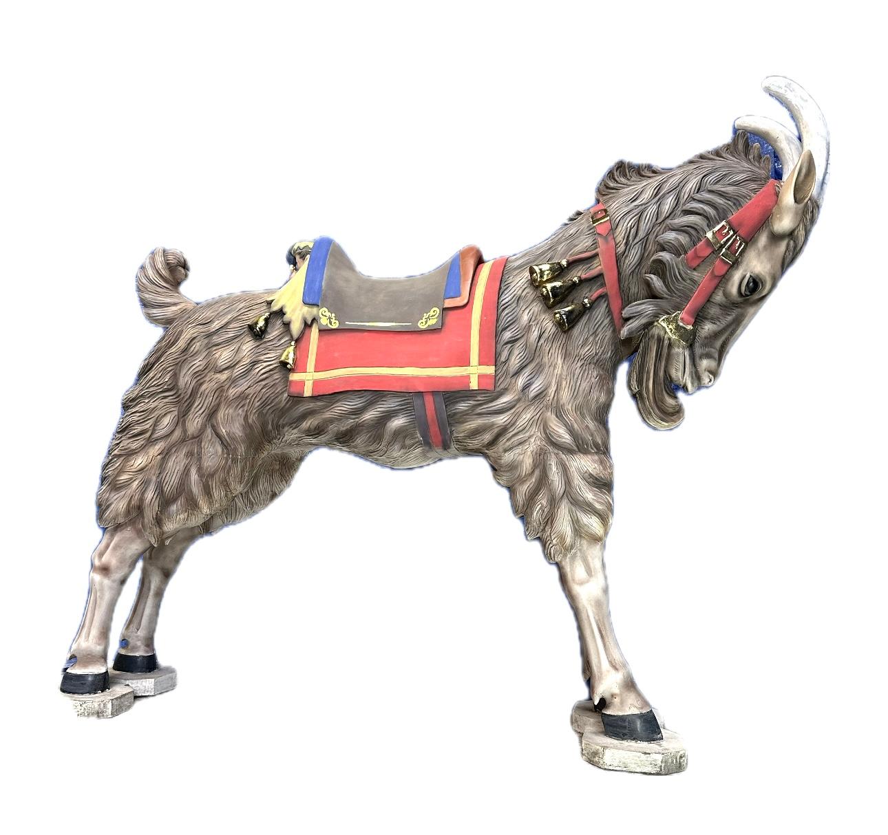 20ième siècle Chèvre de carrousel en bois. en vente